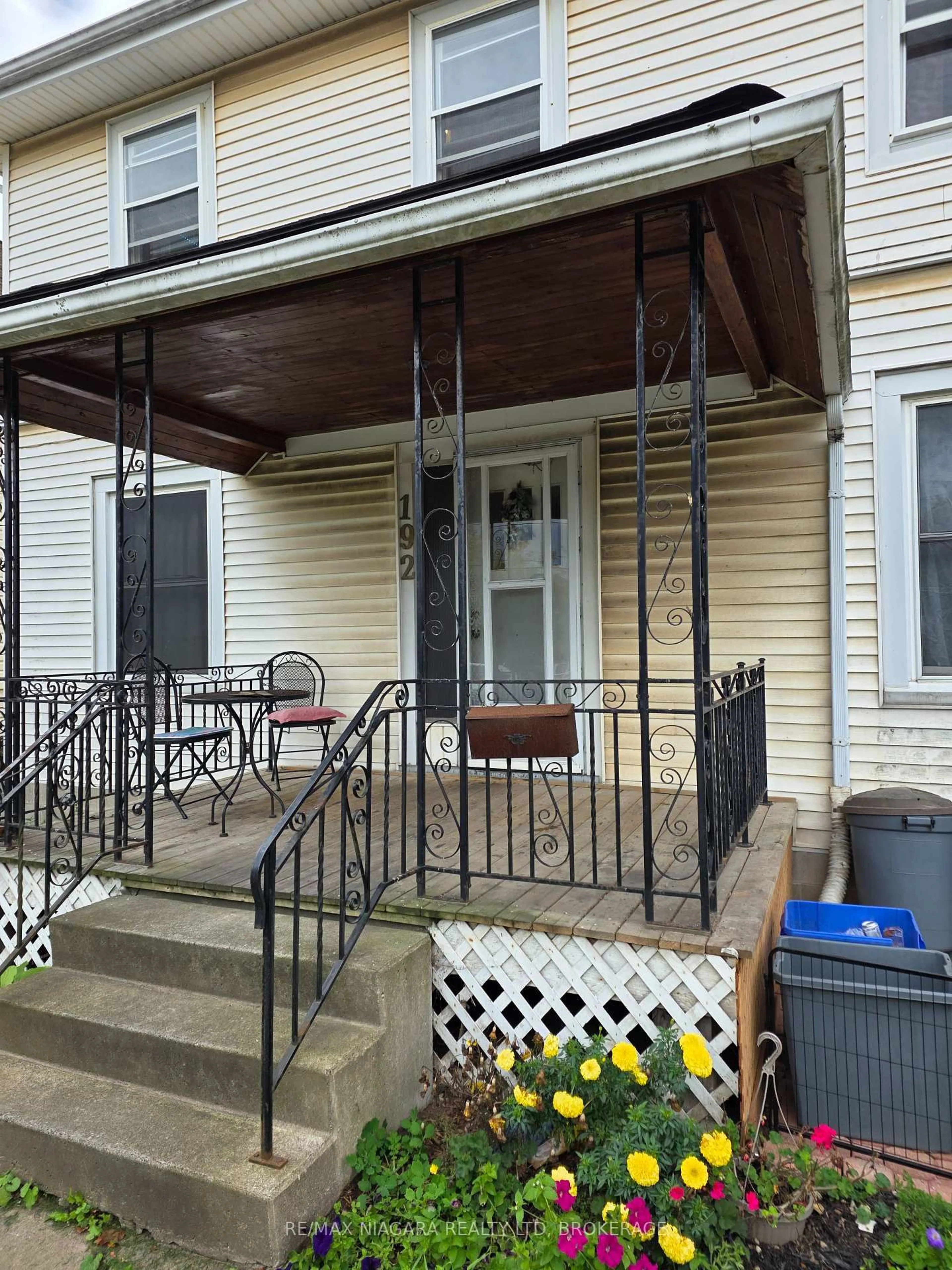 Patio, street for 192 Queenston St, St. Catharines Ontario L2R 2Z7