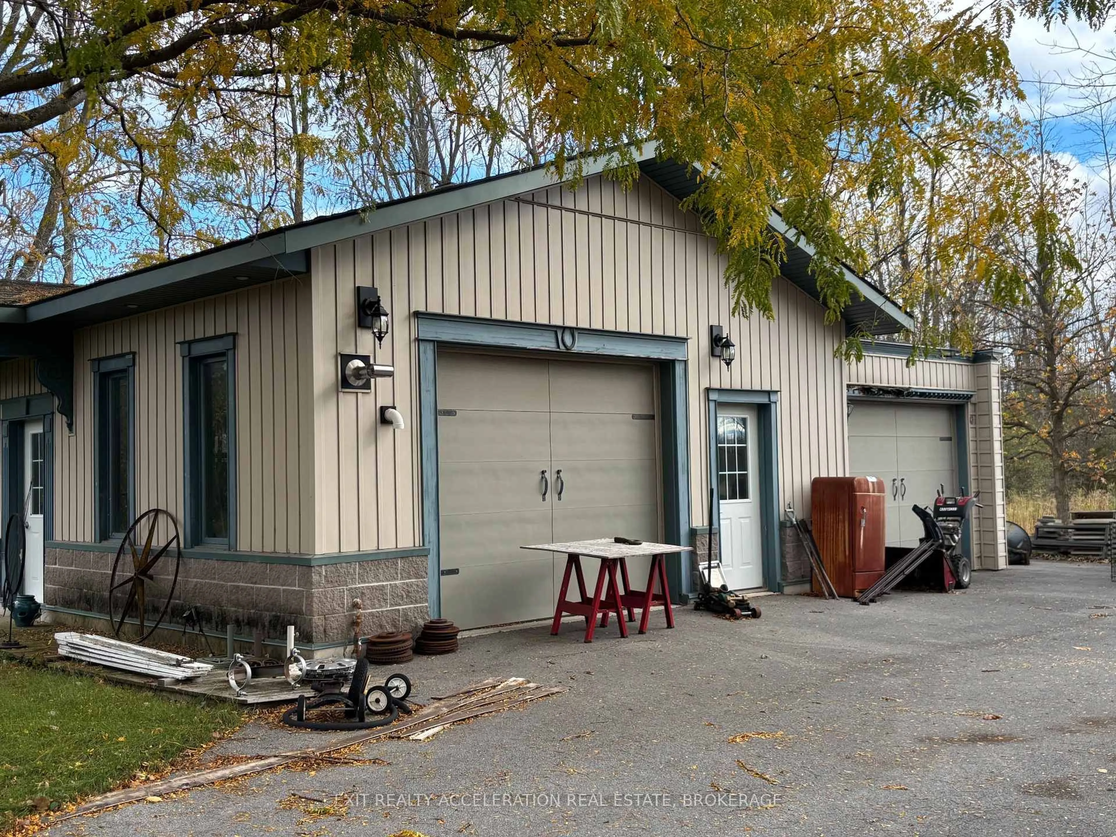 Indoor garage for 7 Main St, Bissett Creek Ontario K0H 2H0
