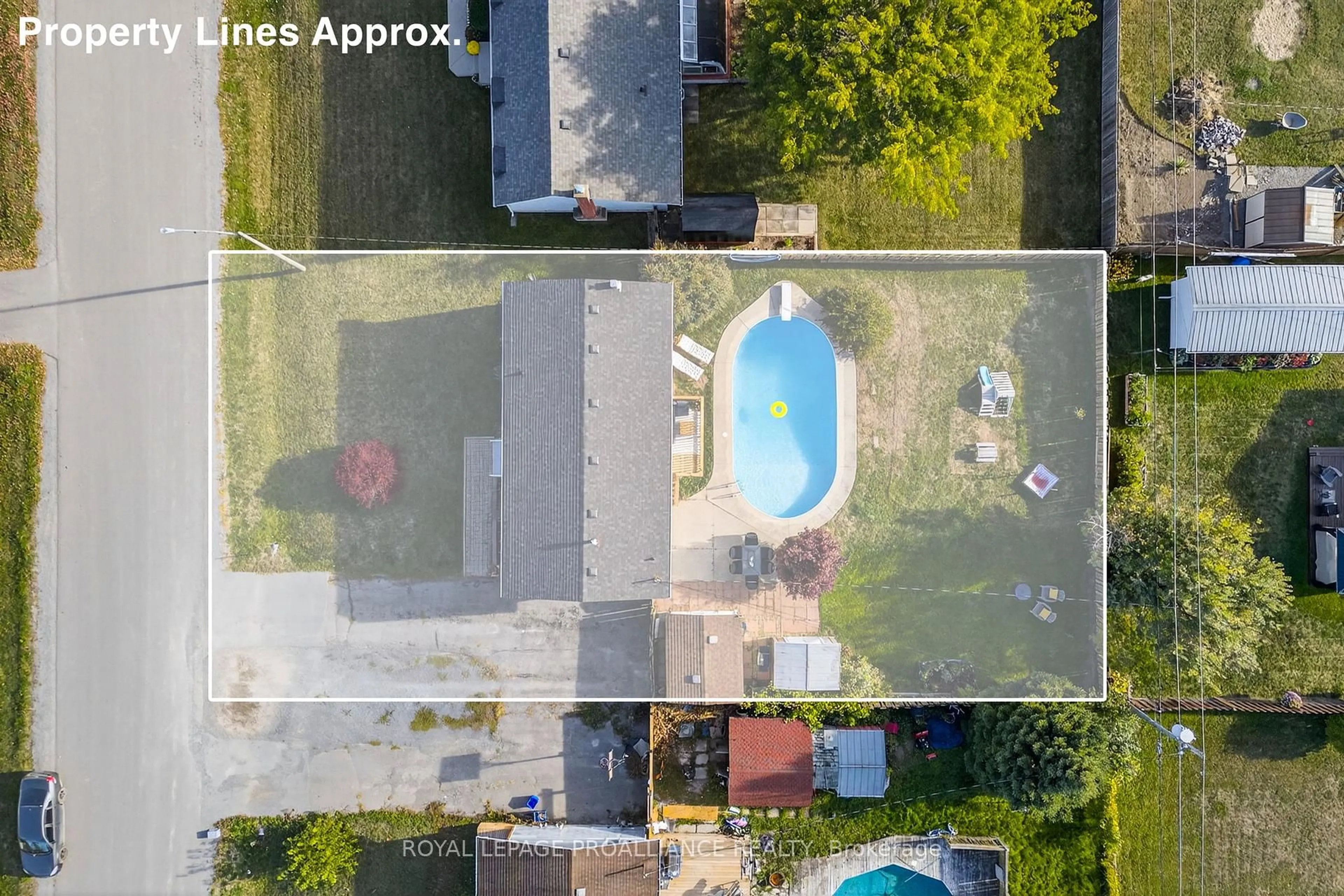 A pic from outside/outdoor area/front of a property/back of a property/a pic from drone, street for 14 Chesterfield Dr, Loyalist Ontario K7N 1M2