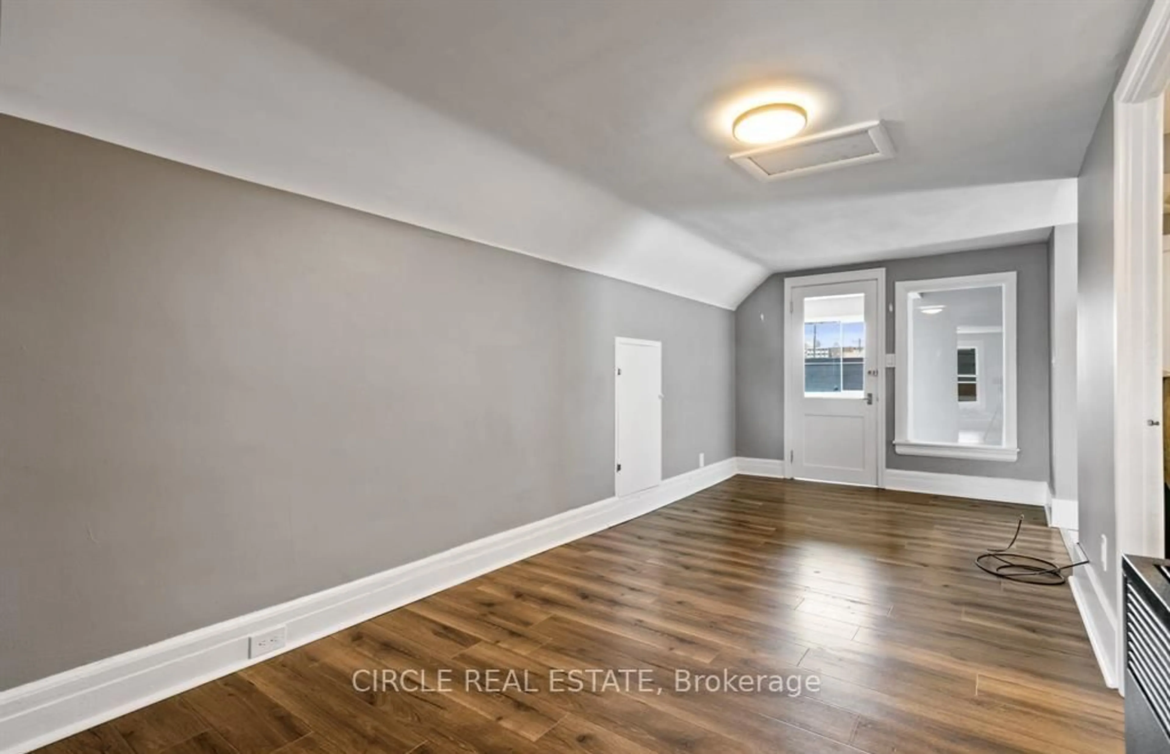 A pic of a room for 410 Erie St, Windsor Ontario N9A 3X4