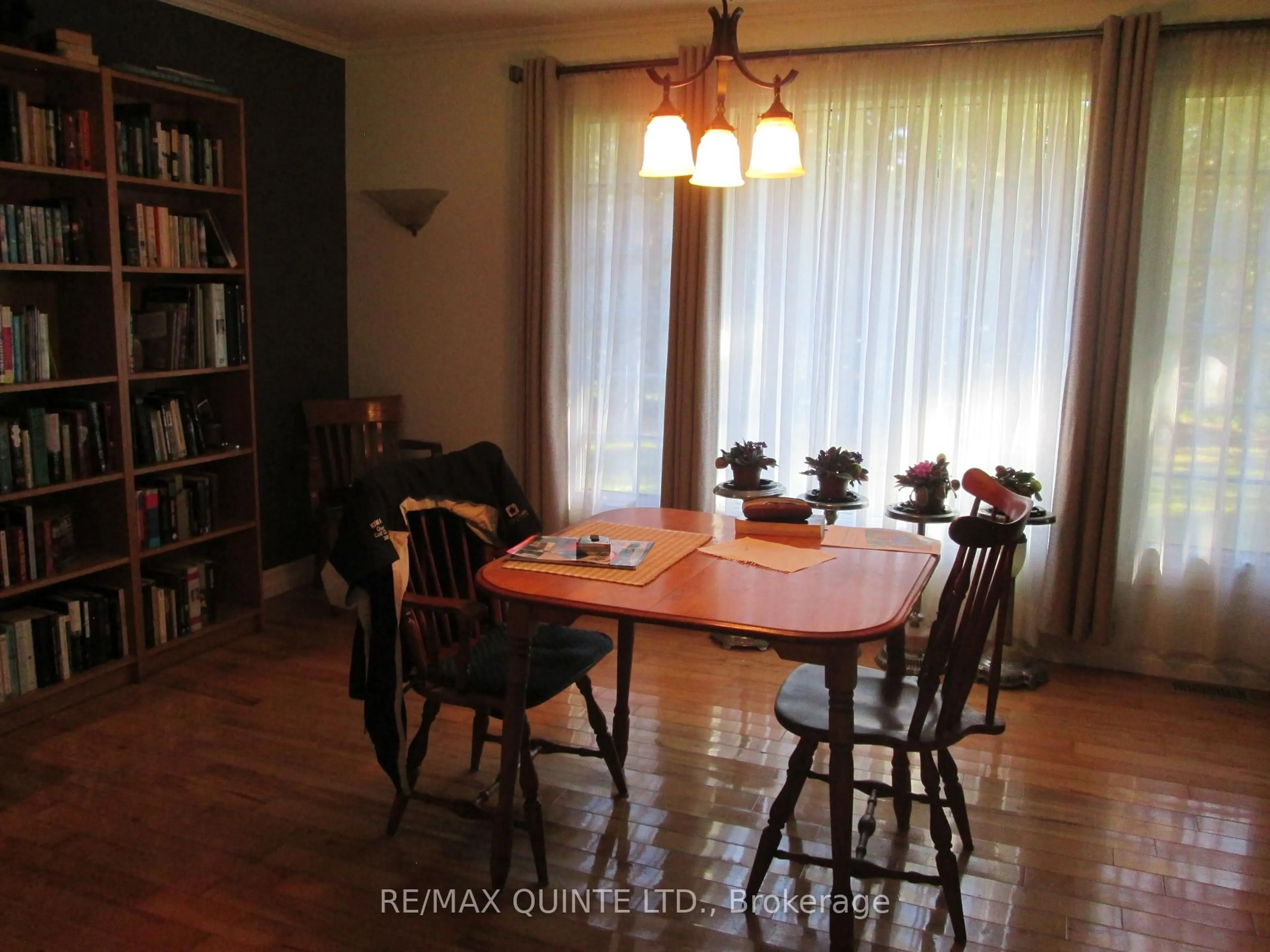 Dining room, wood/laminate floor for 112 Parkview Rd, Prince Edward County Ontario K0K 1L0