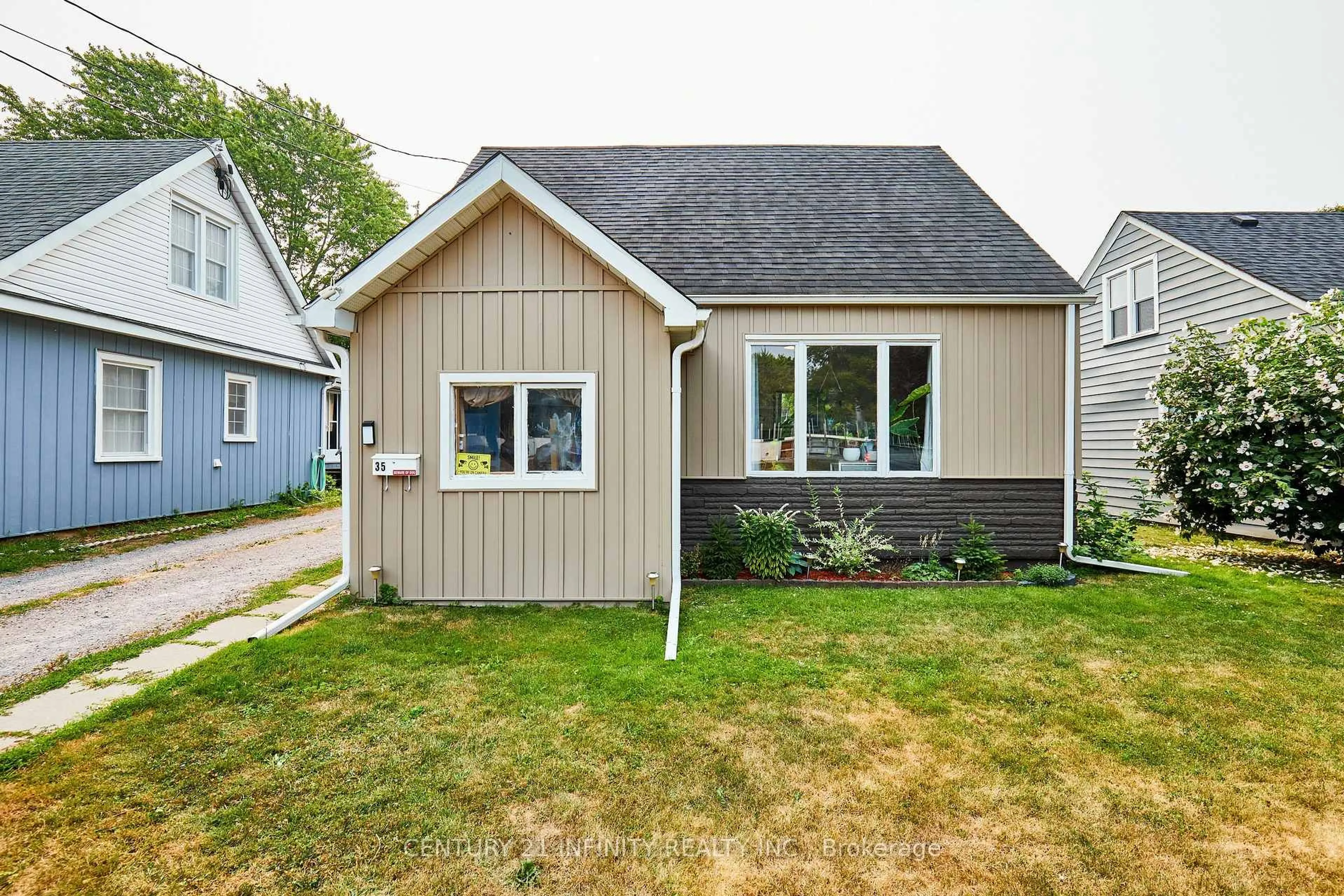 Home with vinyl exterior material, street for 35 Caroline St, Port Hope Ontario L1A 1Y6