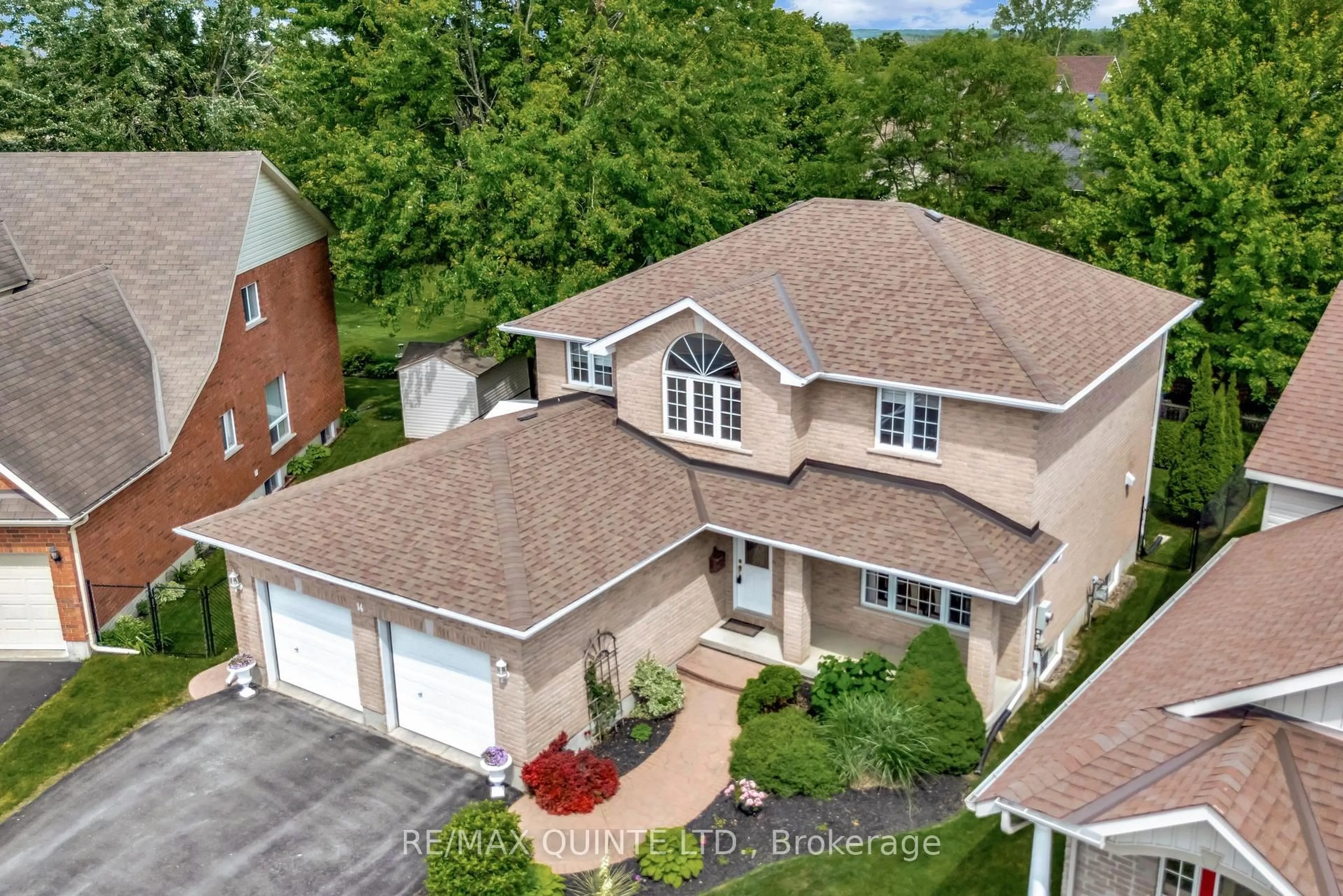 A pic from outside/outdoor area/front of a property/back of a property/a pic from drone, street for 14 Hilton Pl, Belleville Ontario K8P 5N2
