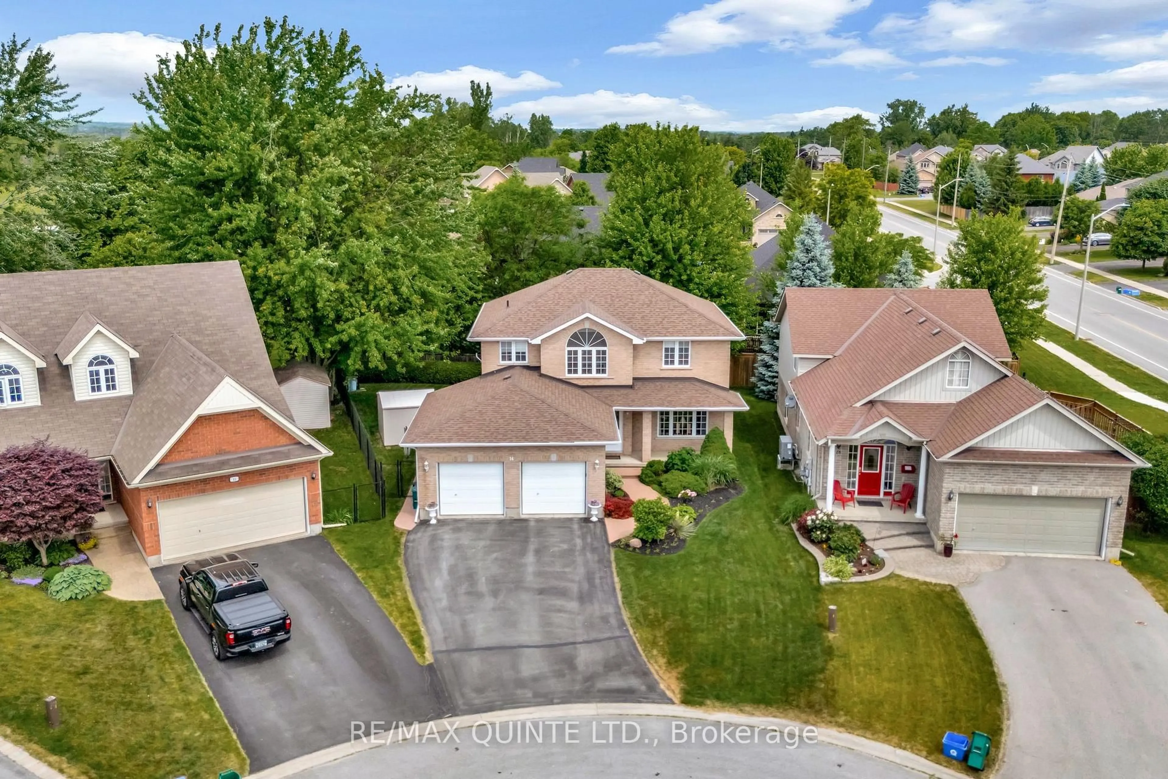 A pic from outside/outdoor area/front of a property/back of a property/a pic from drone, street for 14 Hilton Pl, Belleville Ontario K8P 5N2