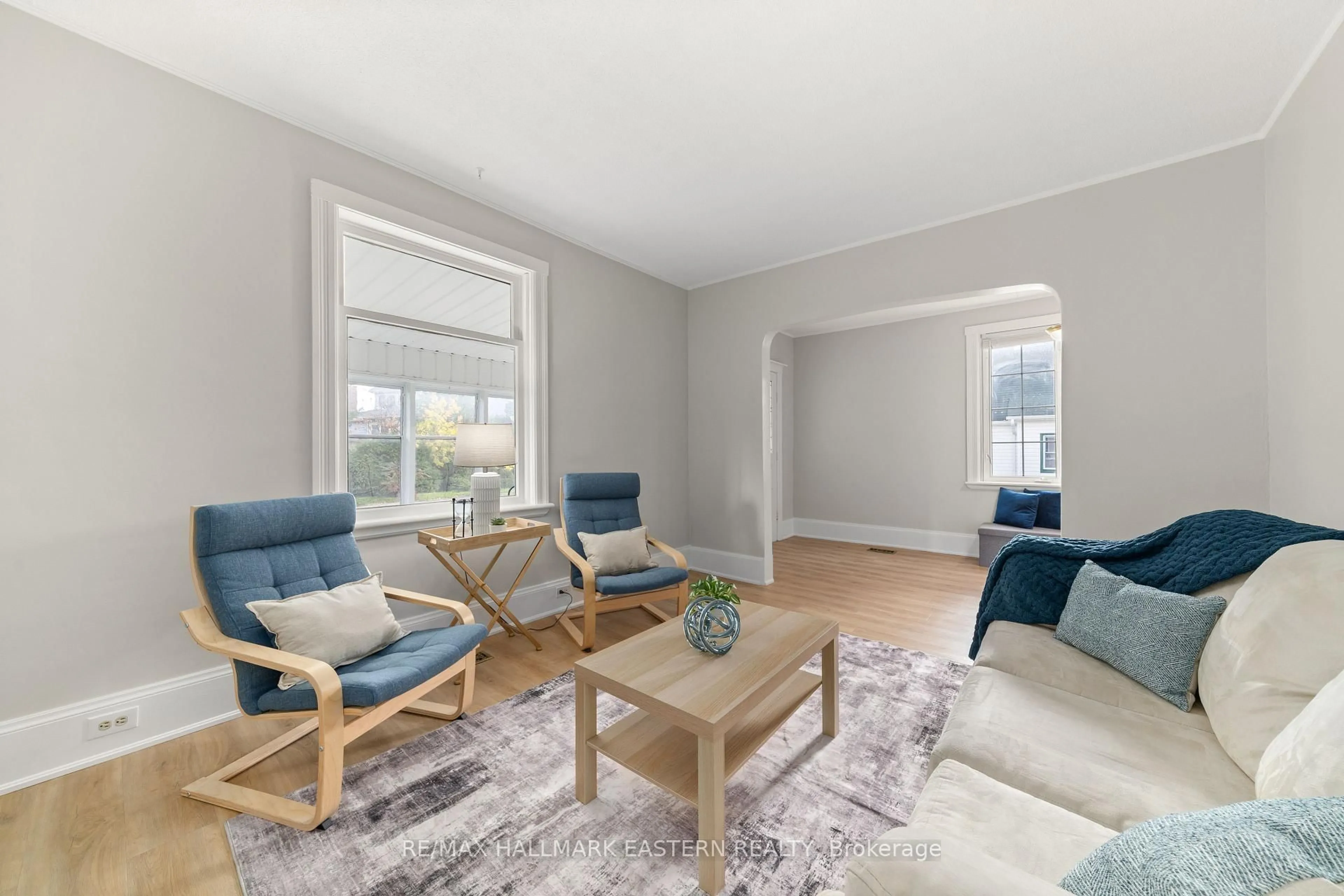 Living room with furniture, wood/laminate floor for 92 Booth St, Trent Hills Ontario K0L 1L0