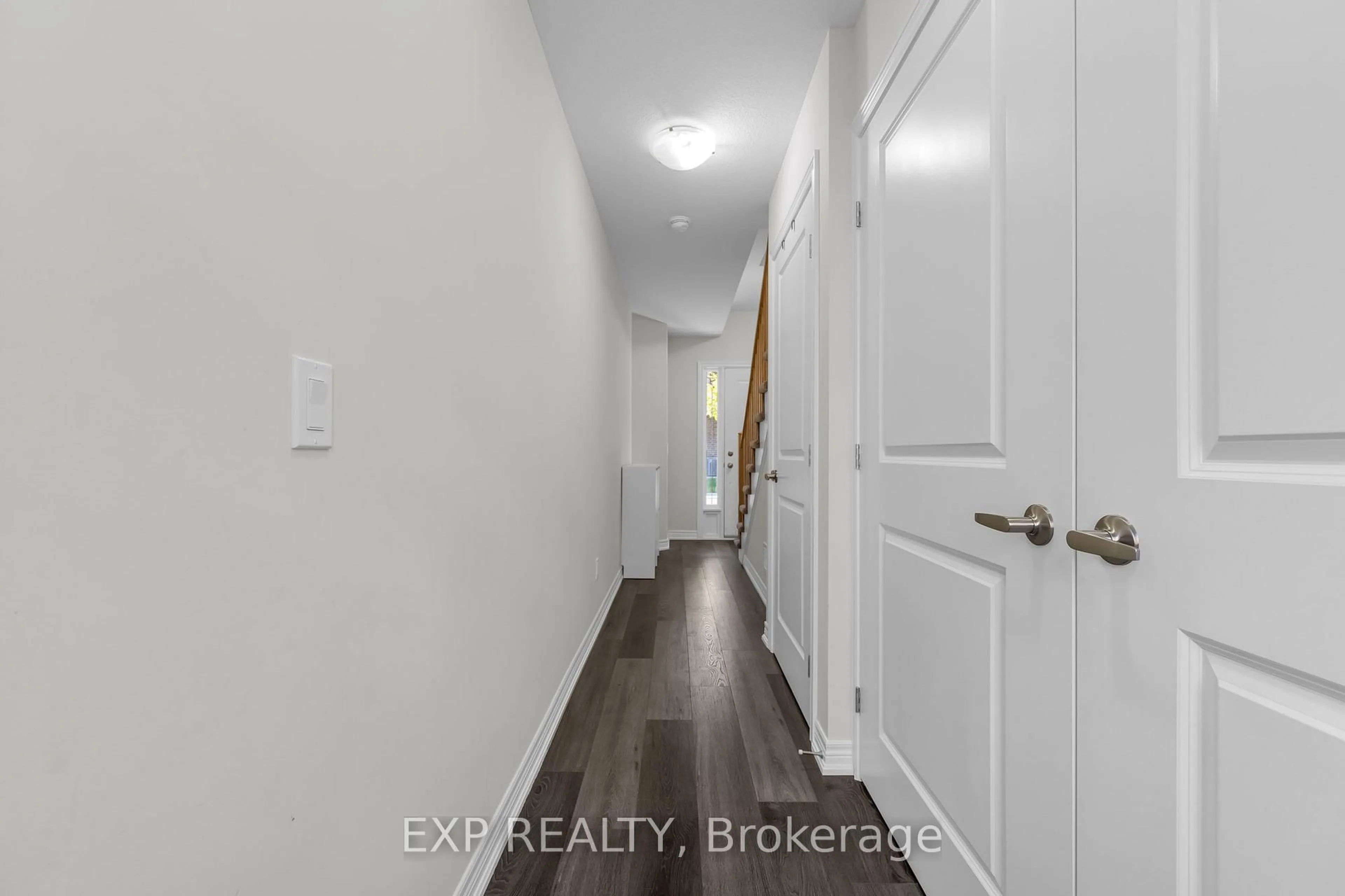 Indoor entryway for 19 Picardy Dr #15, Hamilton Ontario L8J 0M7