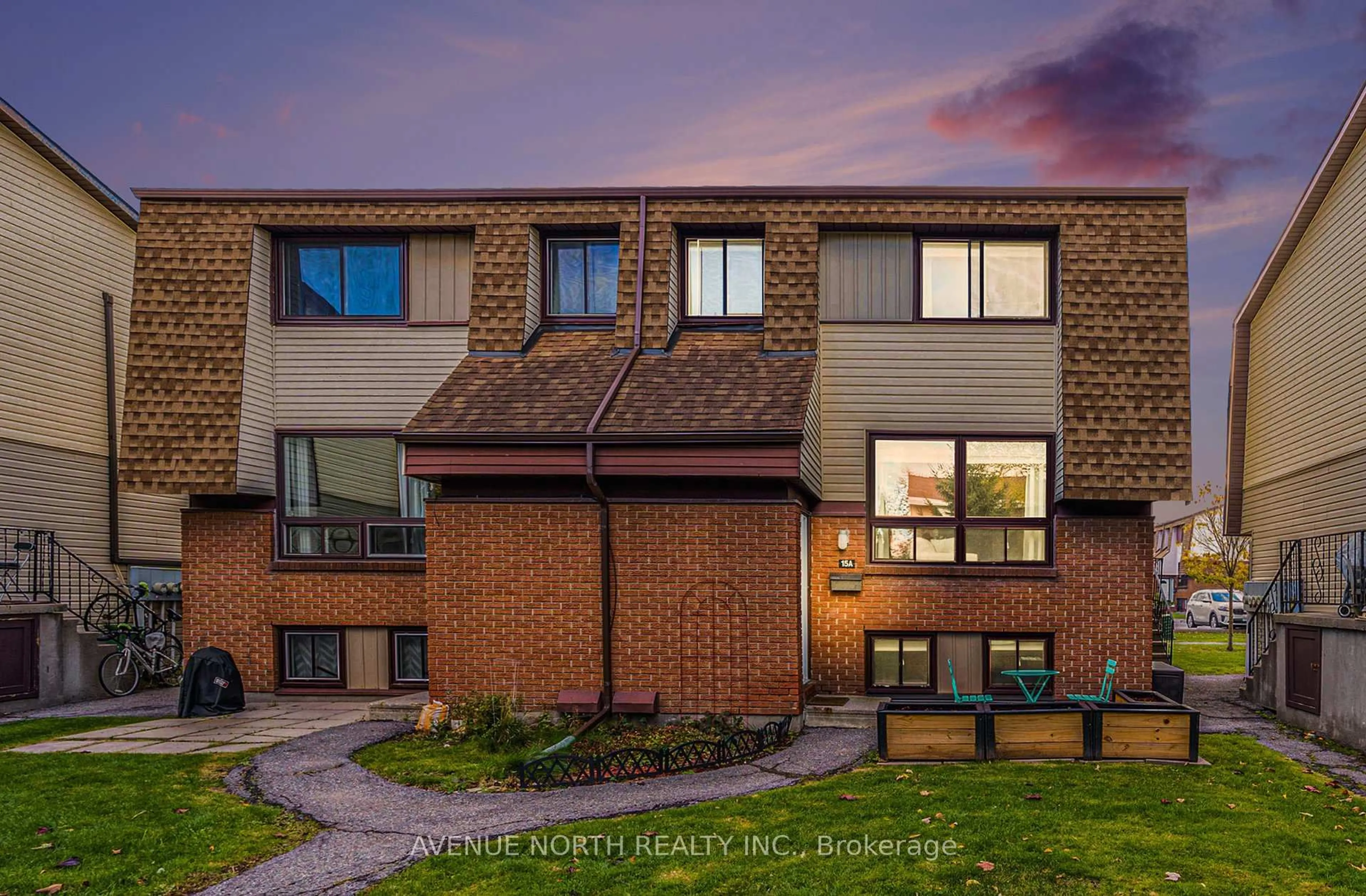 A pic from outside/outdoor area/front of a property/back of a property/a pic from drone, building for 15A Woodvale Green #104, Ottawa Ontario K2G 4H1
