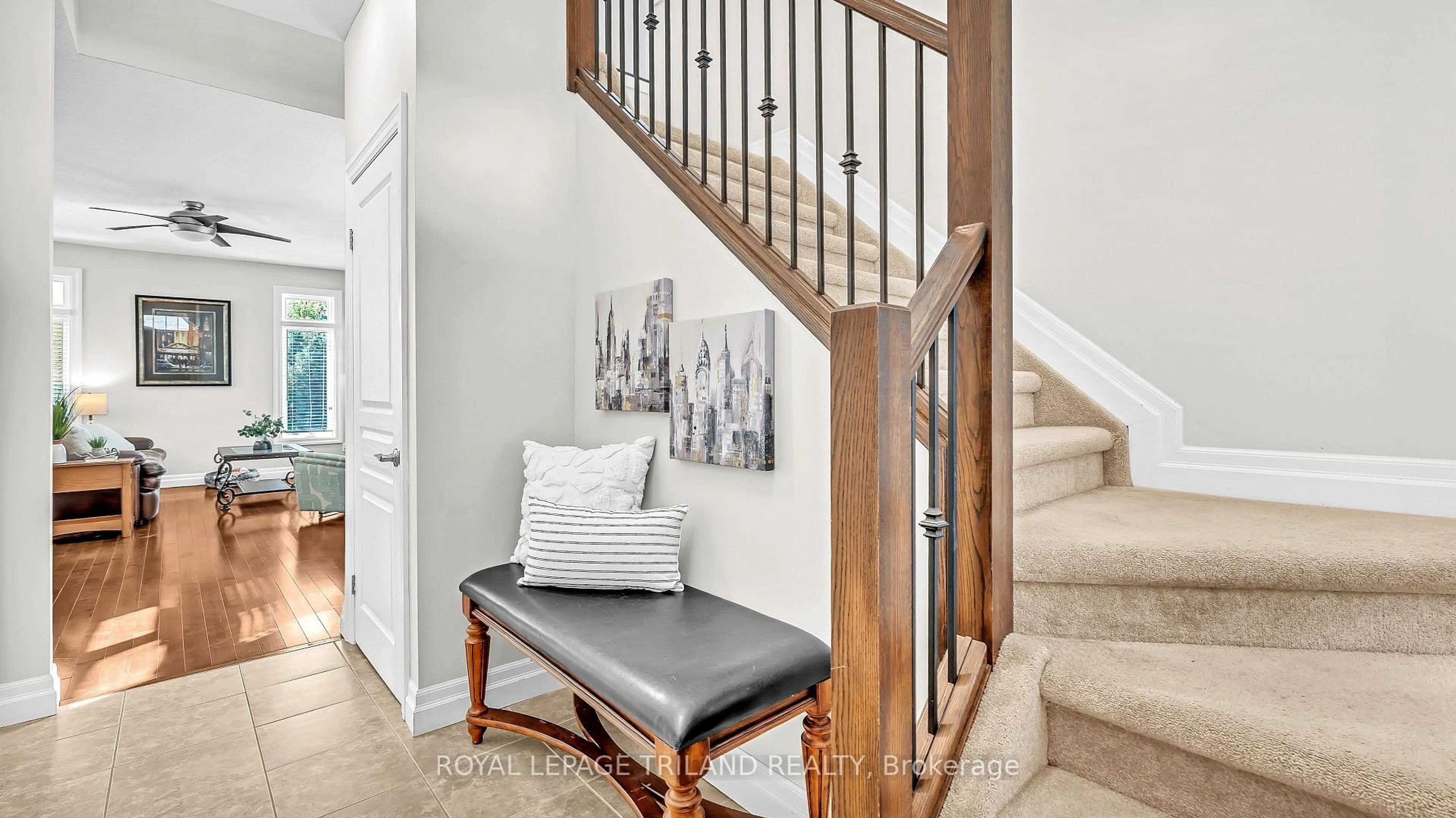 Indoor entryway for 1630 Shore Rd #40, London South Ontario N6K 5B9