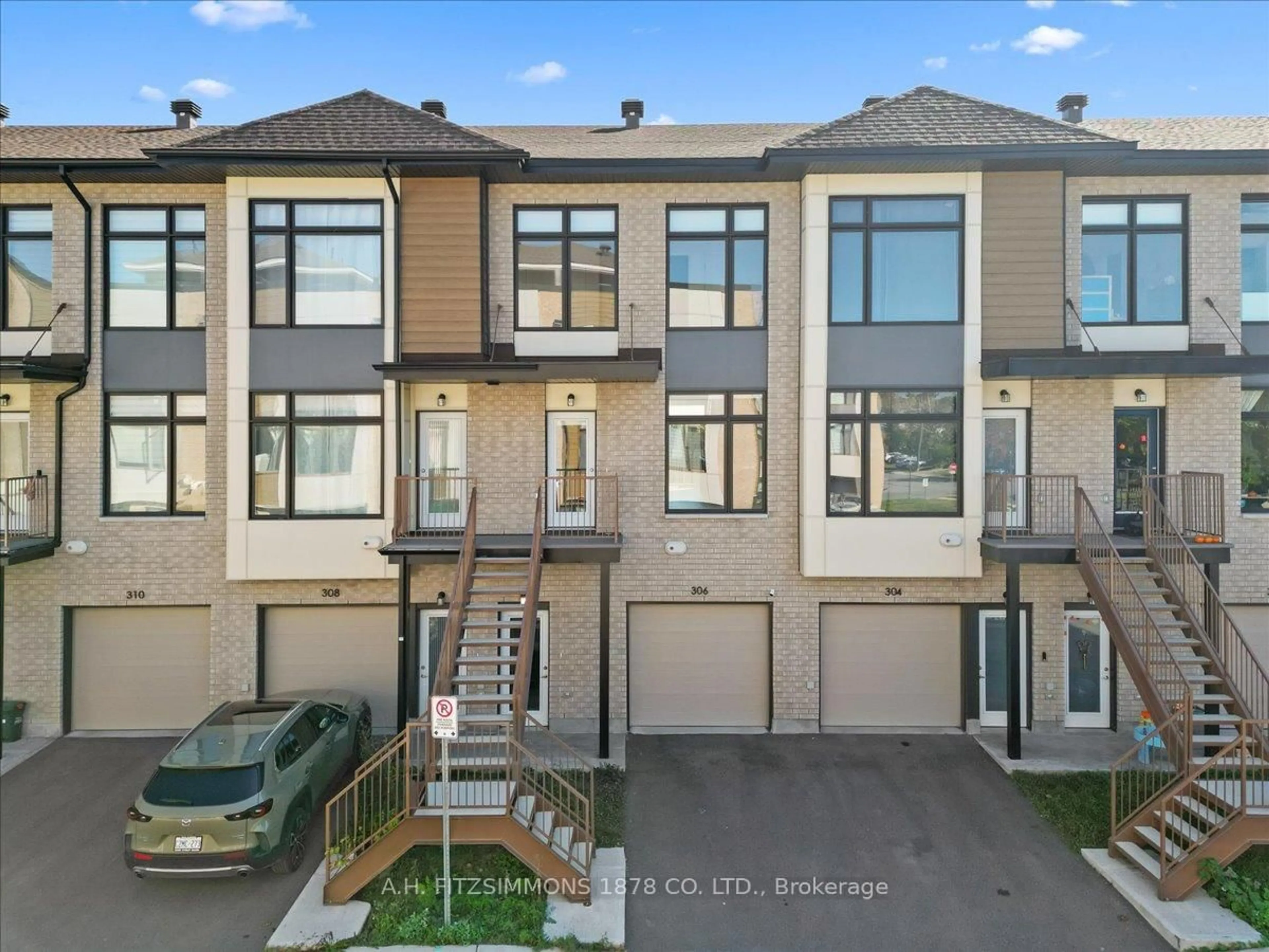A pic from outside/outdoor area/front of a property/back of a property/a pic from drone, unknown for 306 Foliage Private, Ottawa Ontario K2H 0C5