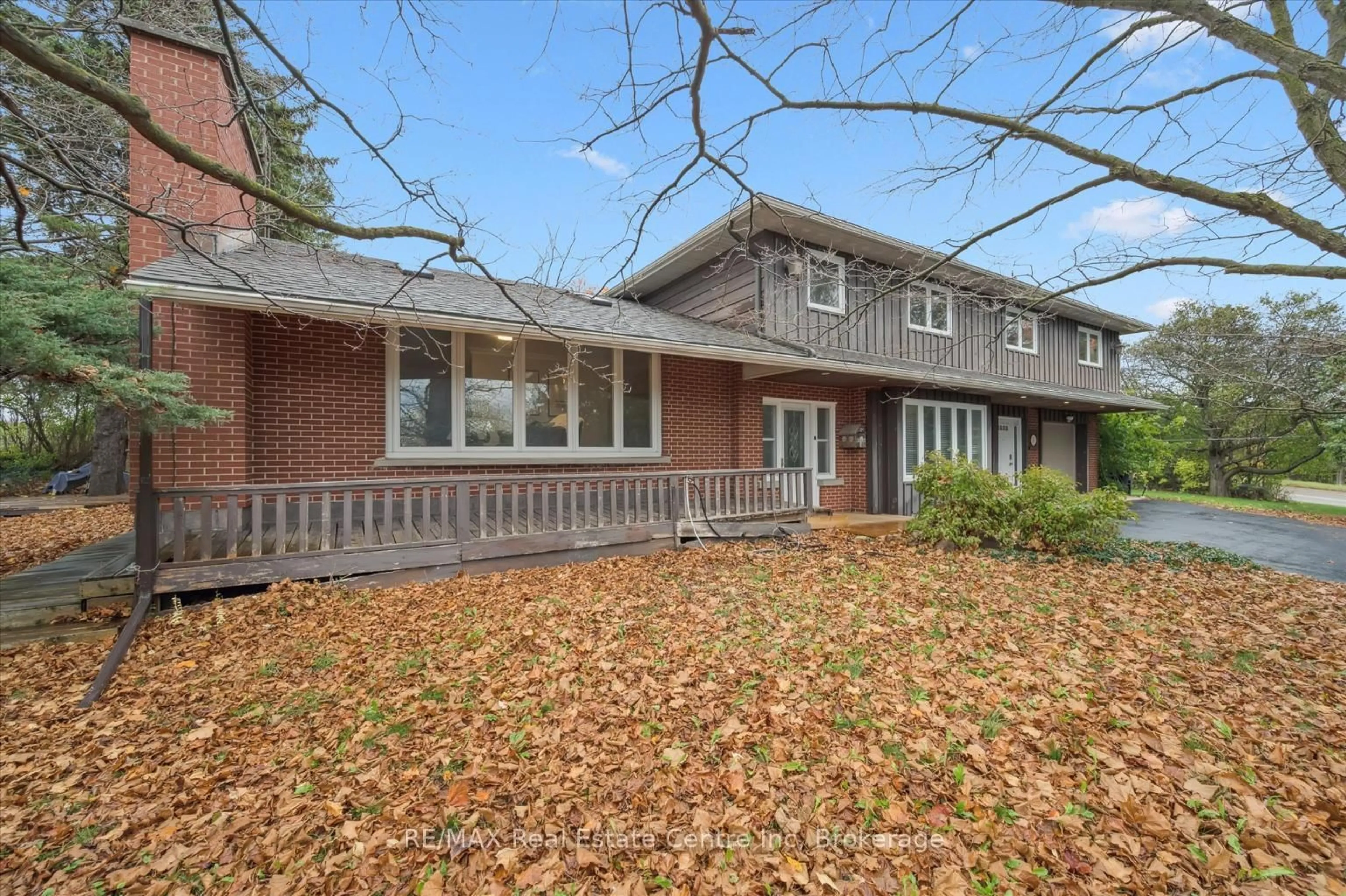 Home with brick exterior material, street for 500 WATSON Pkwy, Guelph Ontario N1L 0N9