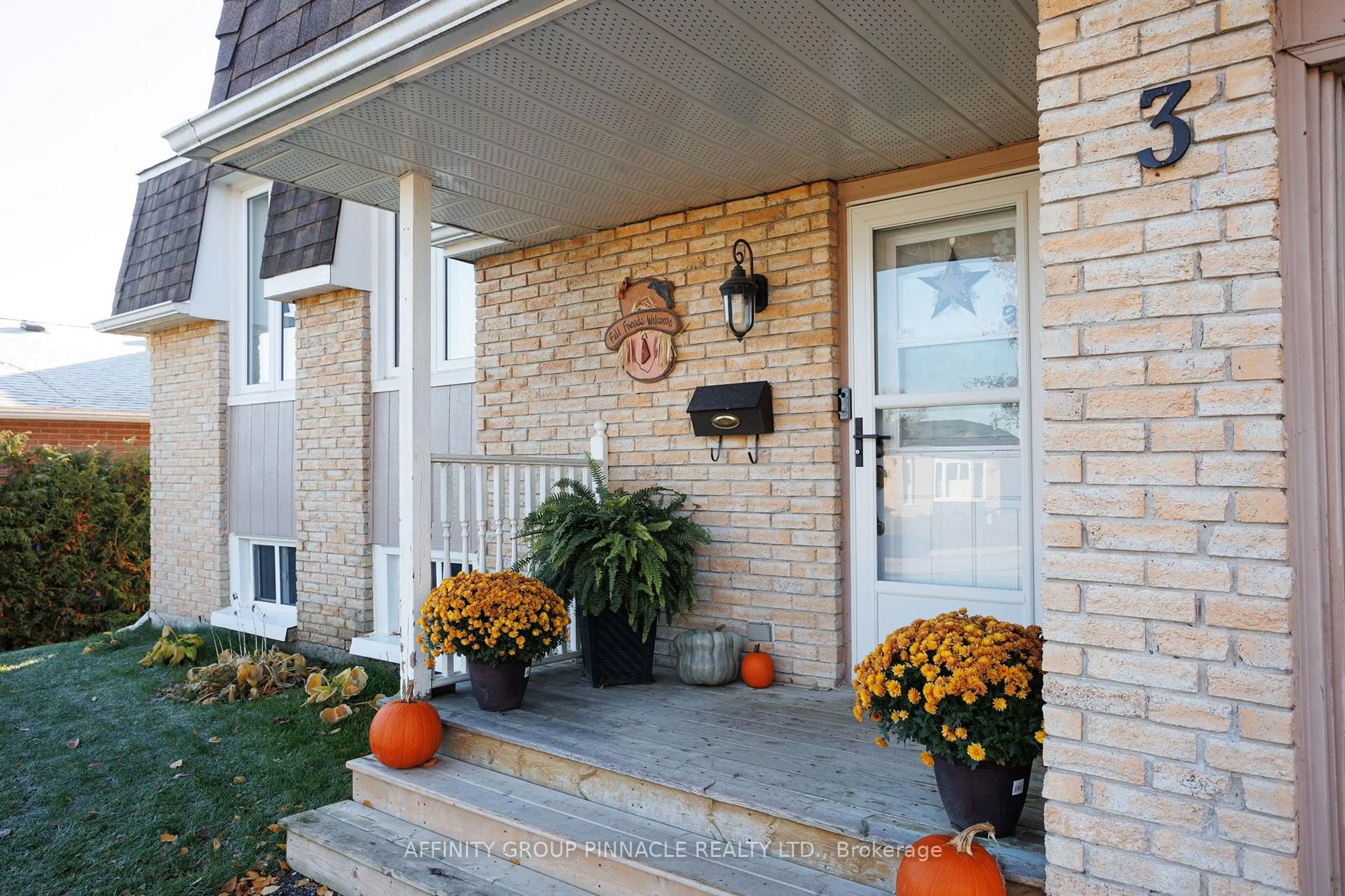 Indoor entryway for 3 Edwin St, Kawartha Lakes Ontario K9V 4X9