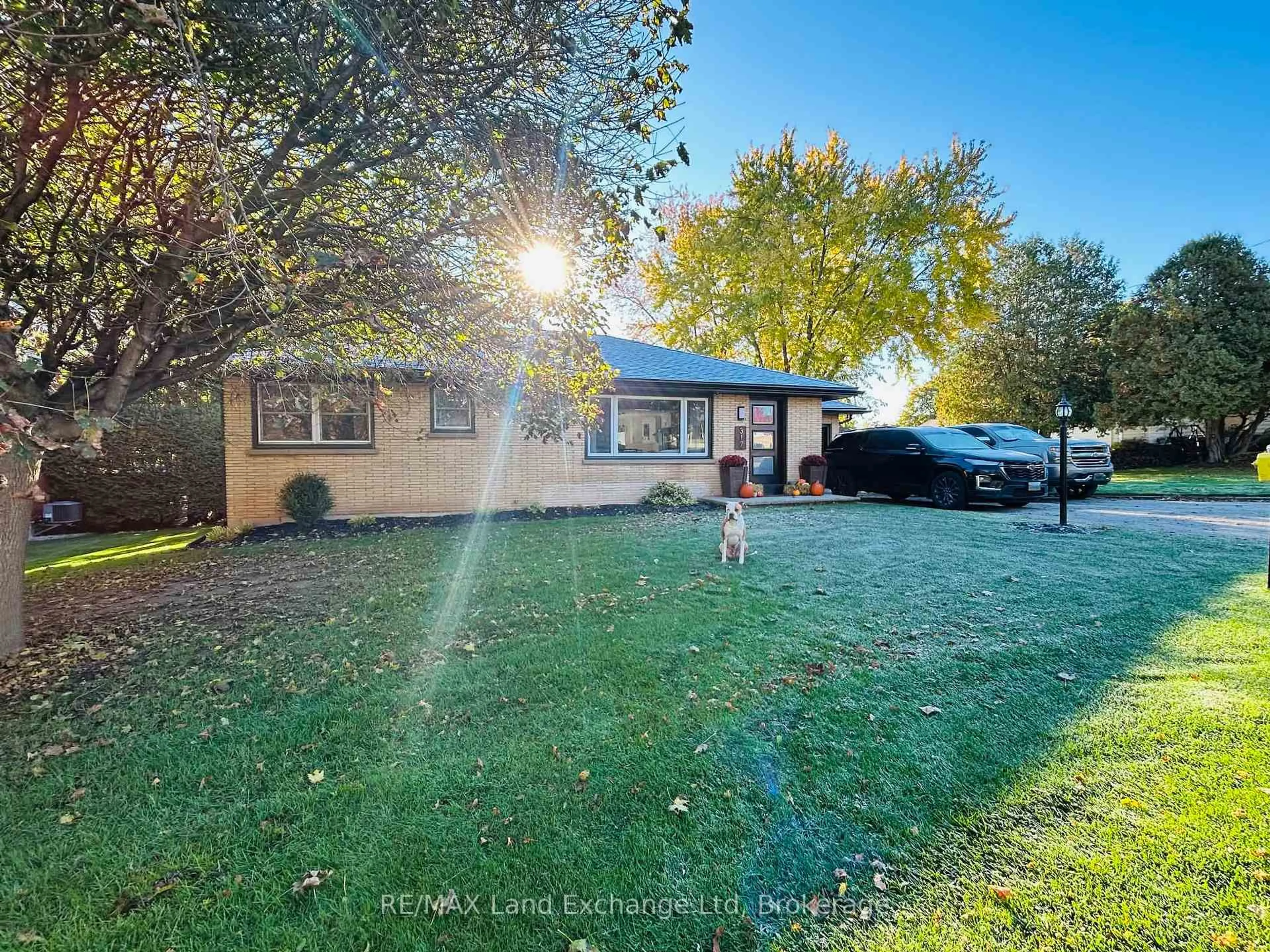A pic from outside/outdoor area/front of a property/back of a property/a pic from drone, street for 317 Carling Terr, North Huron Ontario N0G 2W0