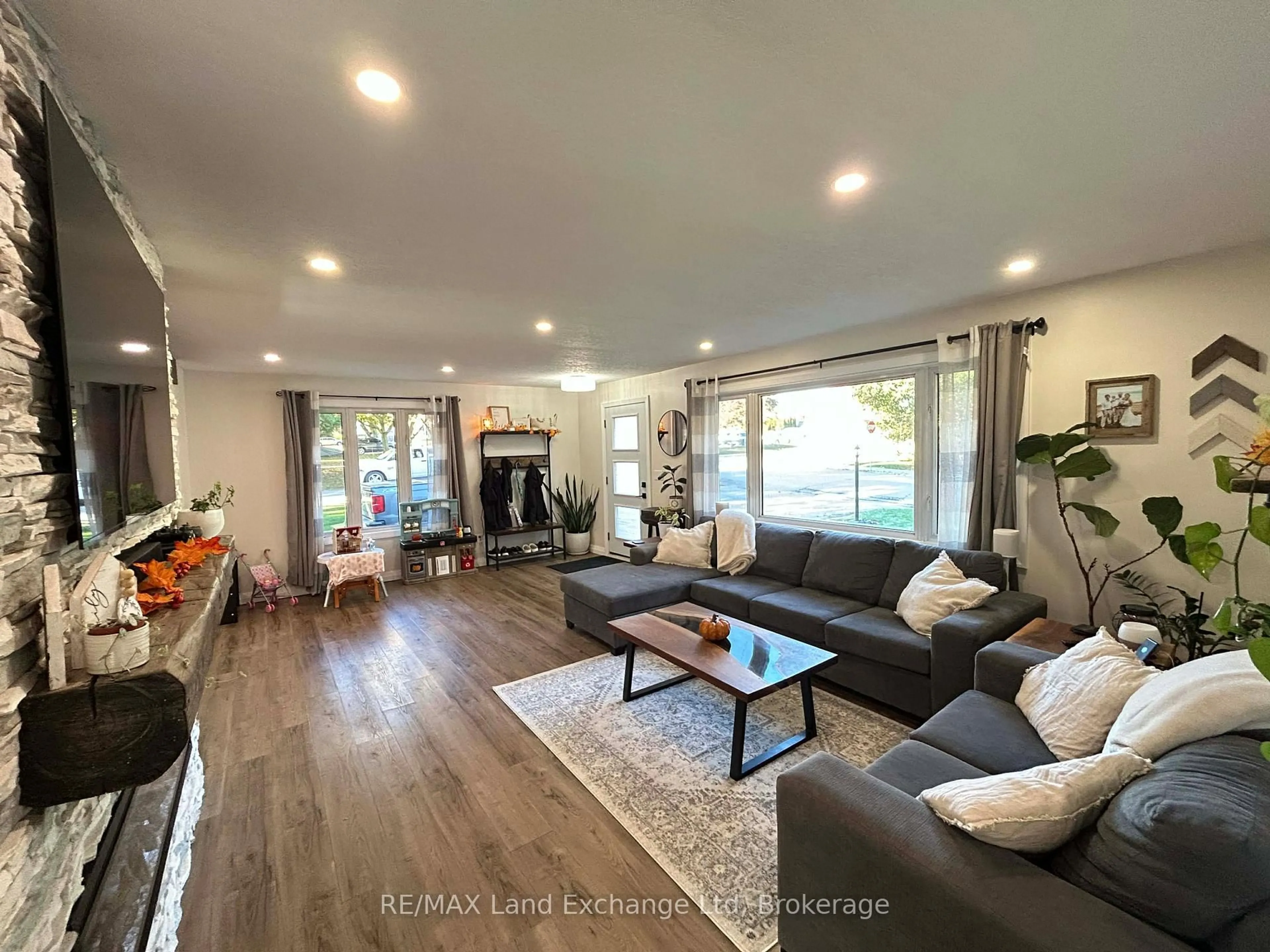 Living room with furniture, wood/laminate floor for 317 Carling Terr, North Huron Ontario N0G 2W0