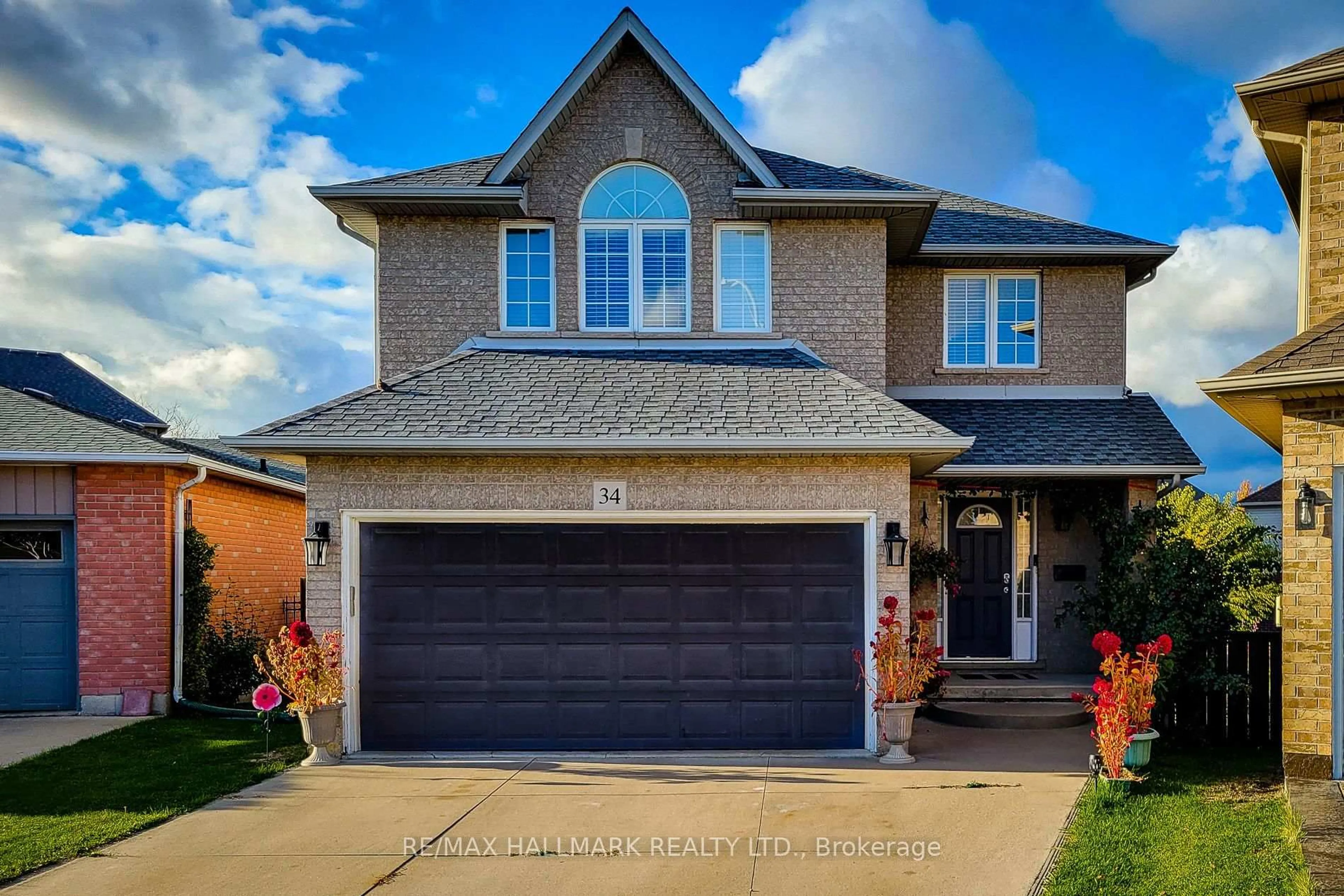 Home with brick exterior material, street for 34 Marilyn Crt, Hamilton Ontario L9B 2T5