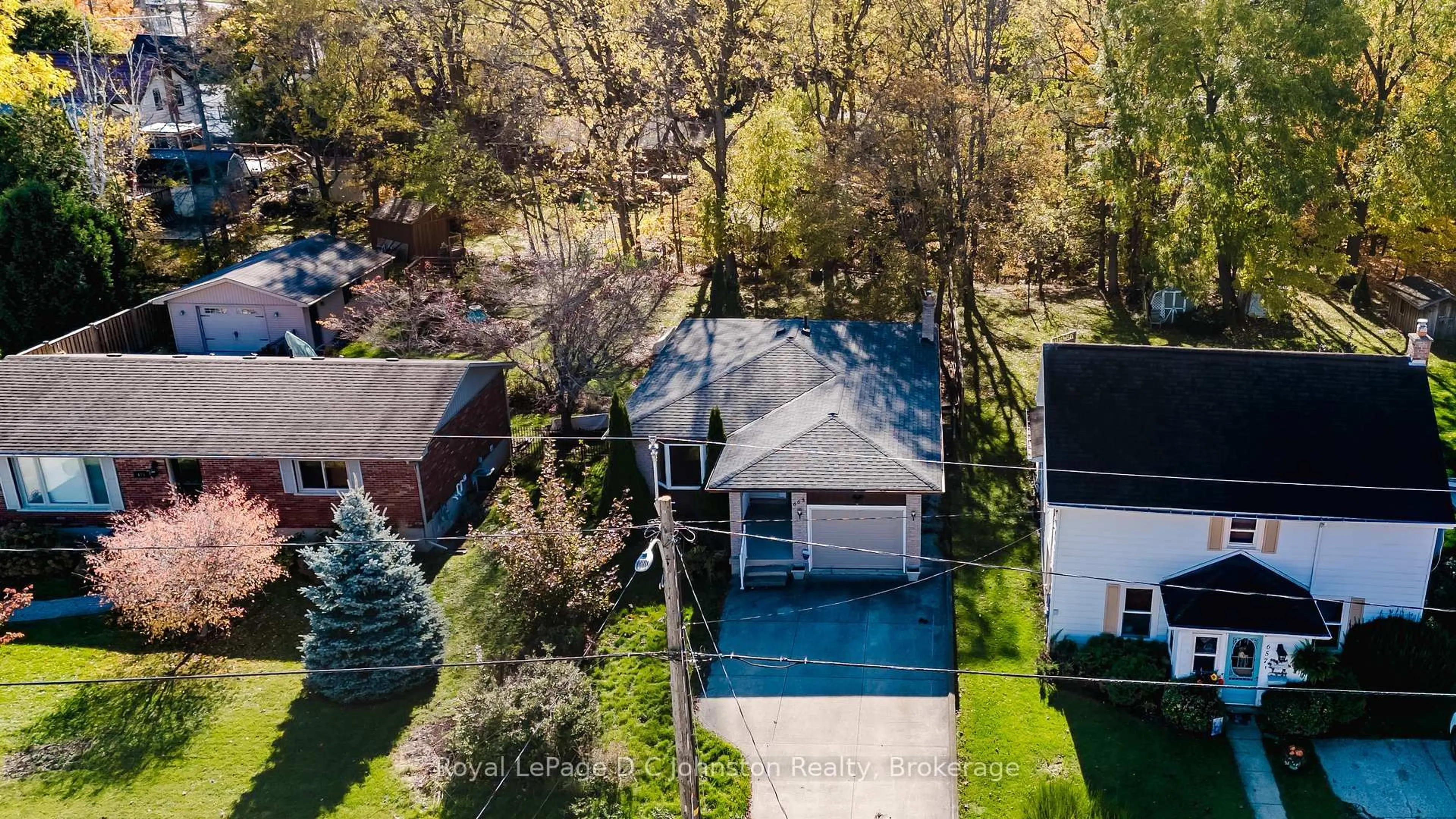 A pic from outside/outdoor area/front of a property/back of a property/a pic from drone, street for 665 7TH St, Owen Sound Ontario N4K 1J7