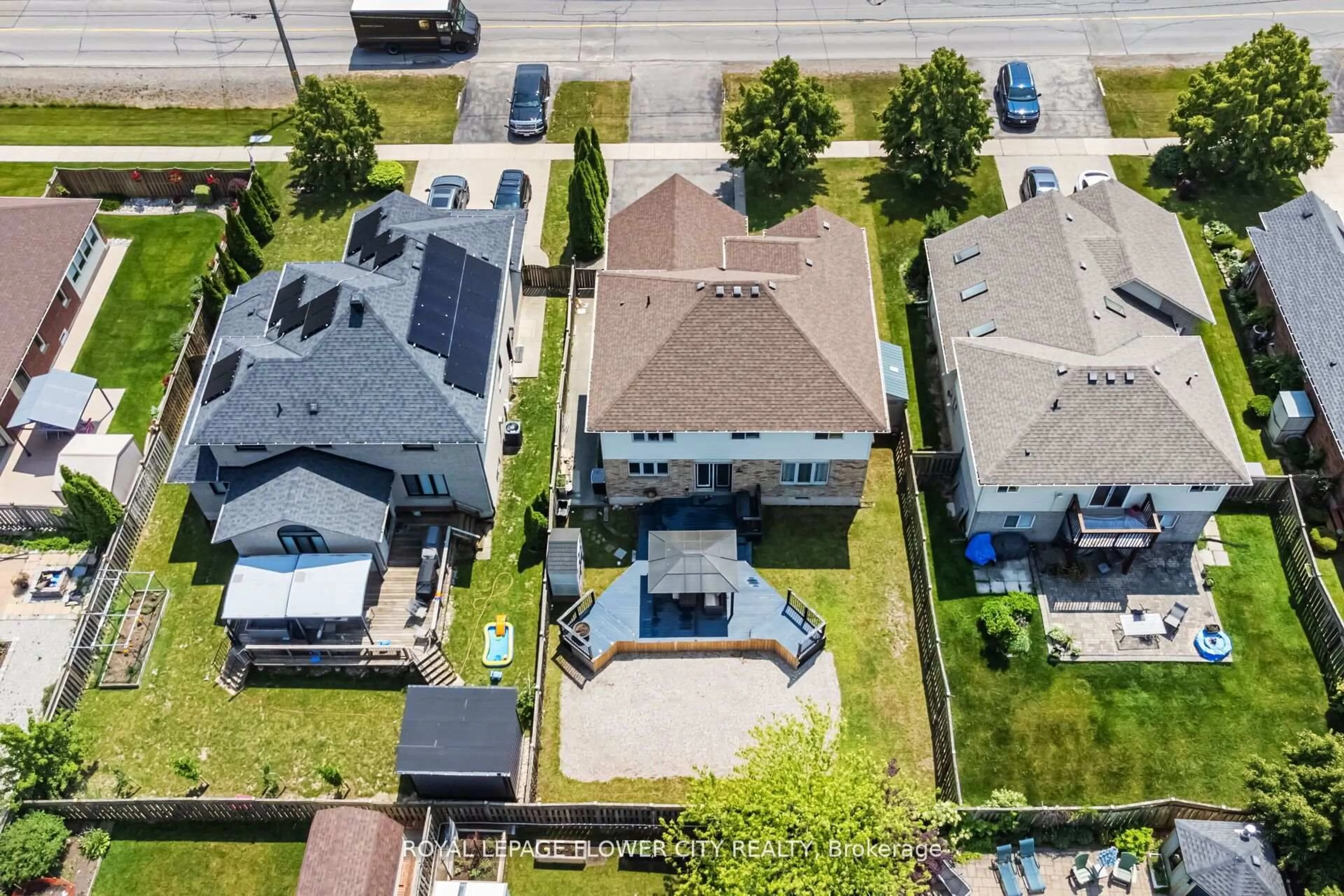 A pic from outside/outdoor area/front of a property/back of a property/a pic from drone, street for 1297 Barton St, Hamilton Ontario L8E 5L4
