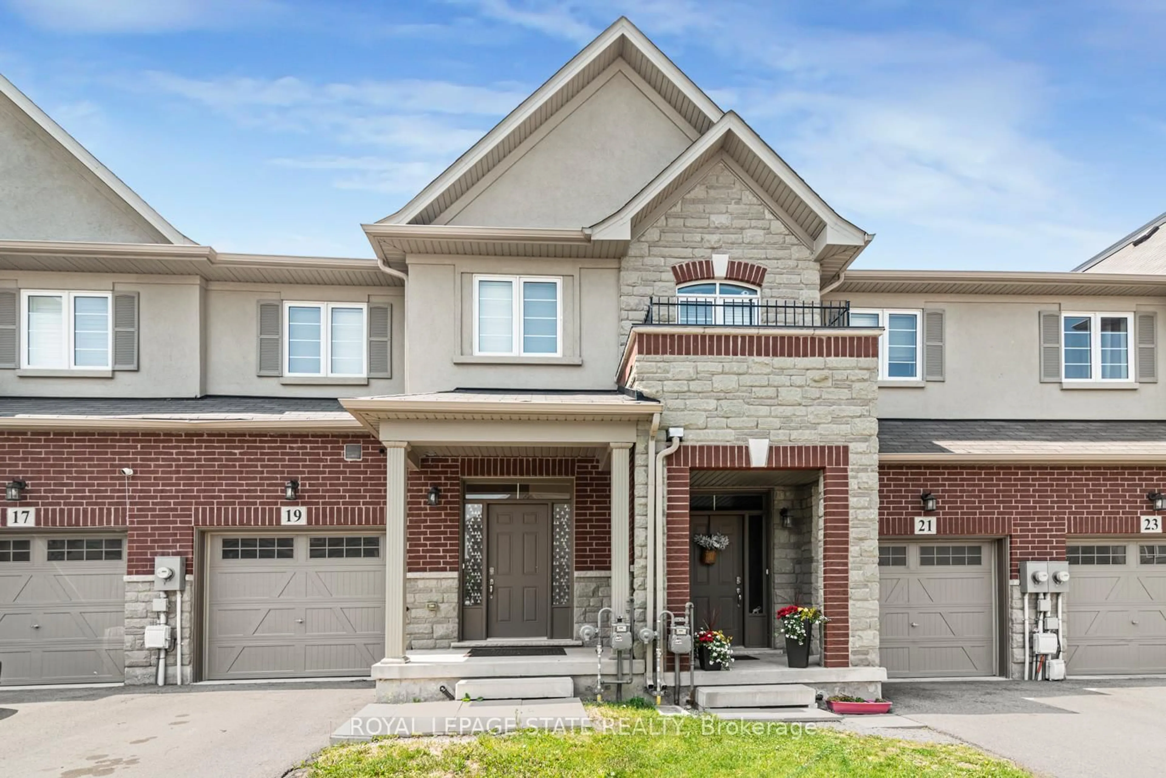 Home with brick exterior material, street for 19 Bradbury Rd, Hamilton Ontario L8L 0L1