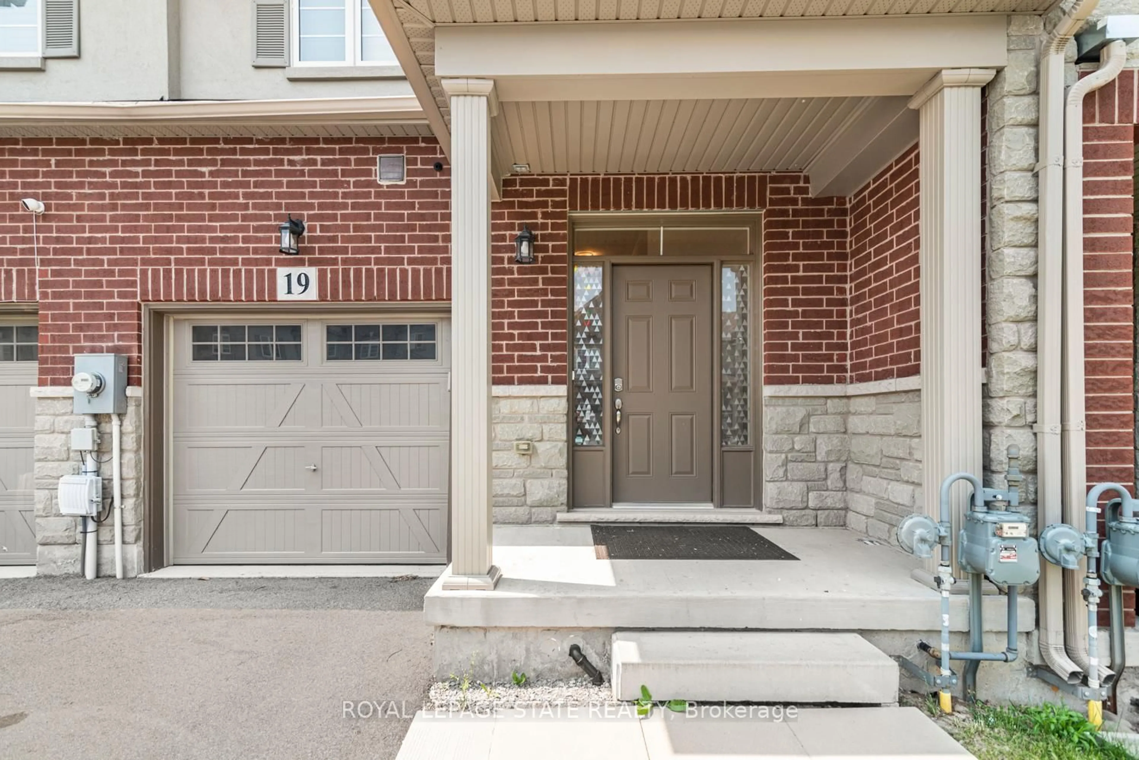 Home with brick exterior material, street for 19 Bradbury Rd, Hamilton Ontario L8L 0L1