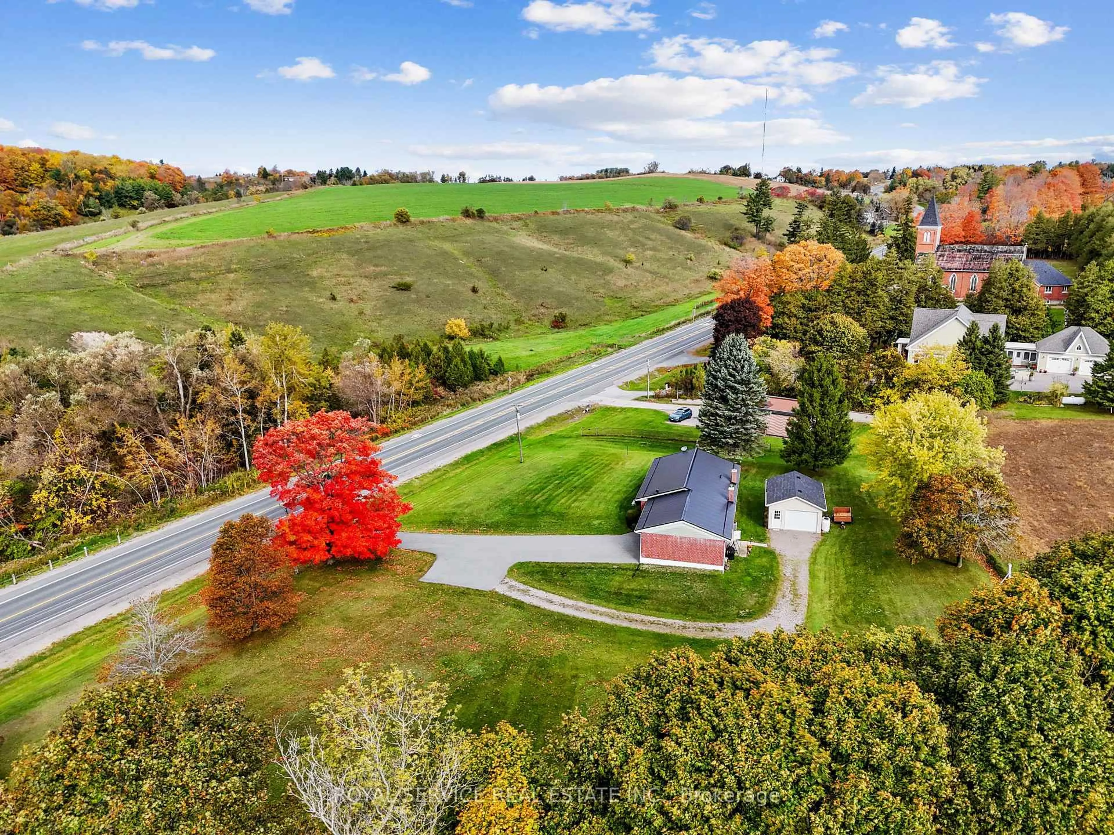 A pic from outside/outdoor area/front of a property/back of a property/a pic from drone, unknown for 3879 Burnham St, Hamilton Township Ontario K9A 4J9
