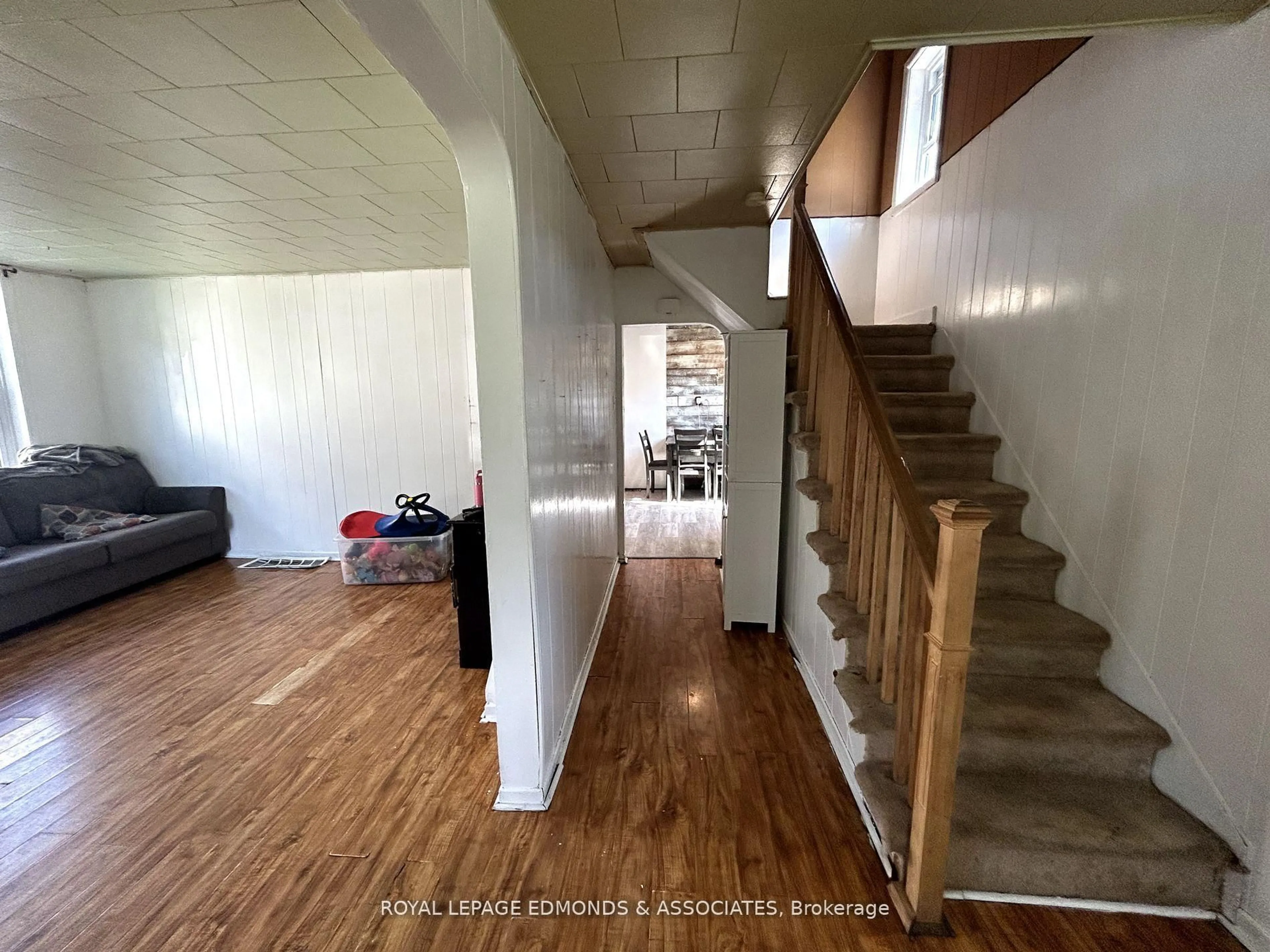 Indoor foyer for 13 Jason St, Chalk River Ontario K0J 1J0