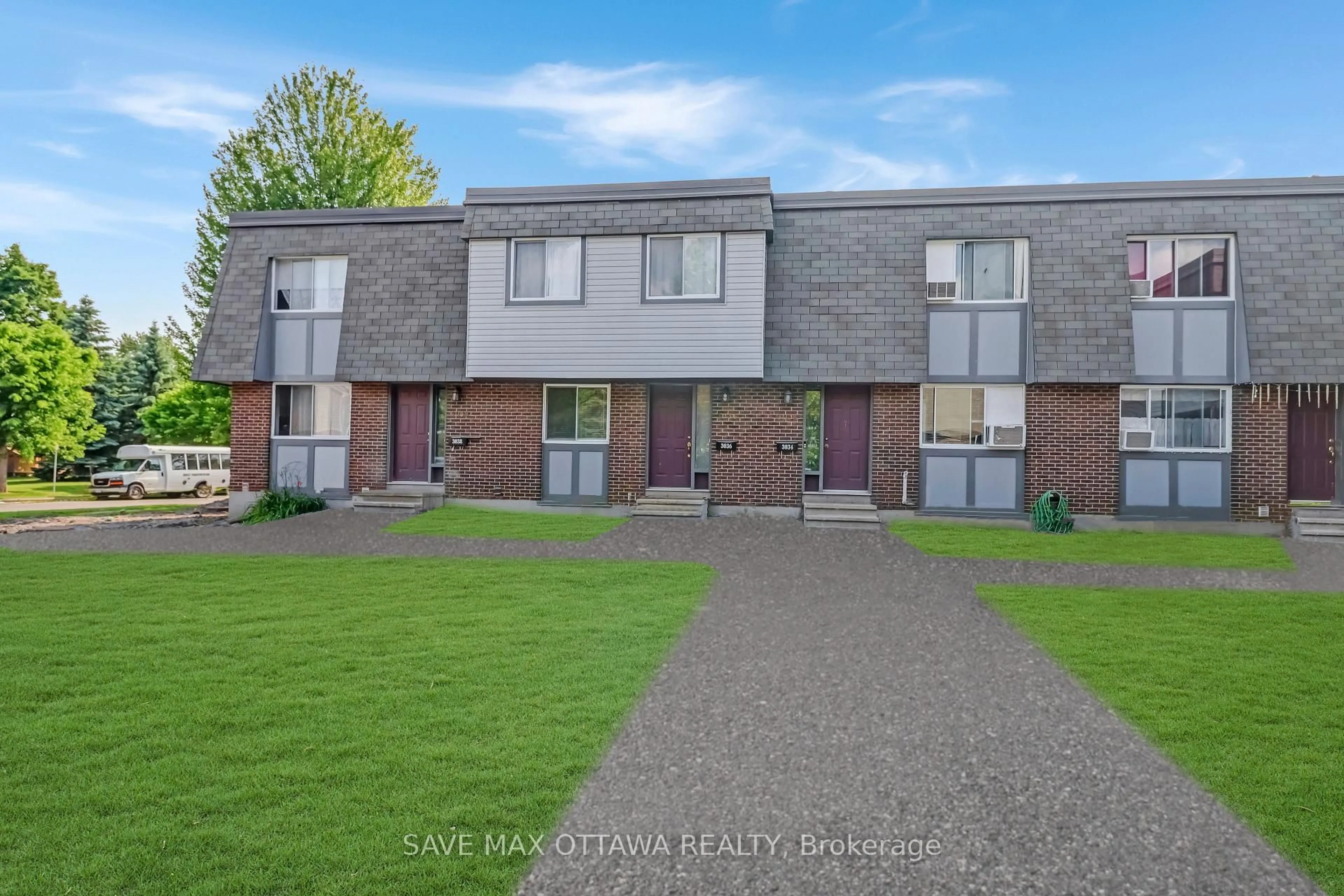 A pic from outside/outdoor area/front of a property/back of a property/a pic from drone, unknown for 3036 Fairlea Cres #-, Ottawa Ontario K1V 8T7