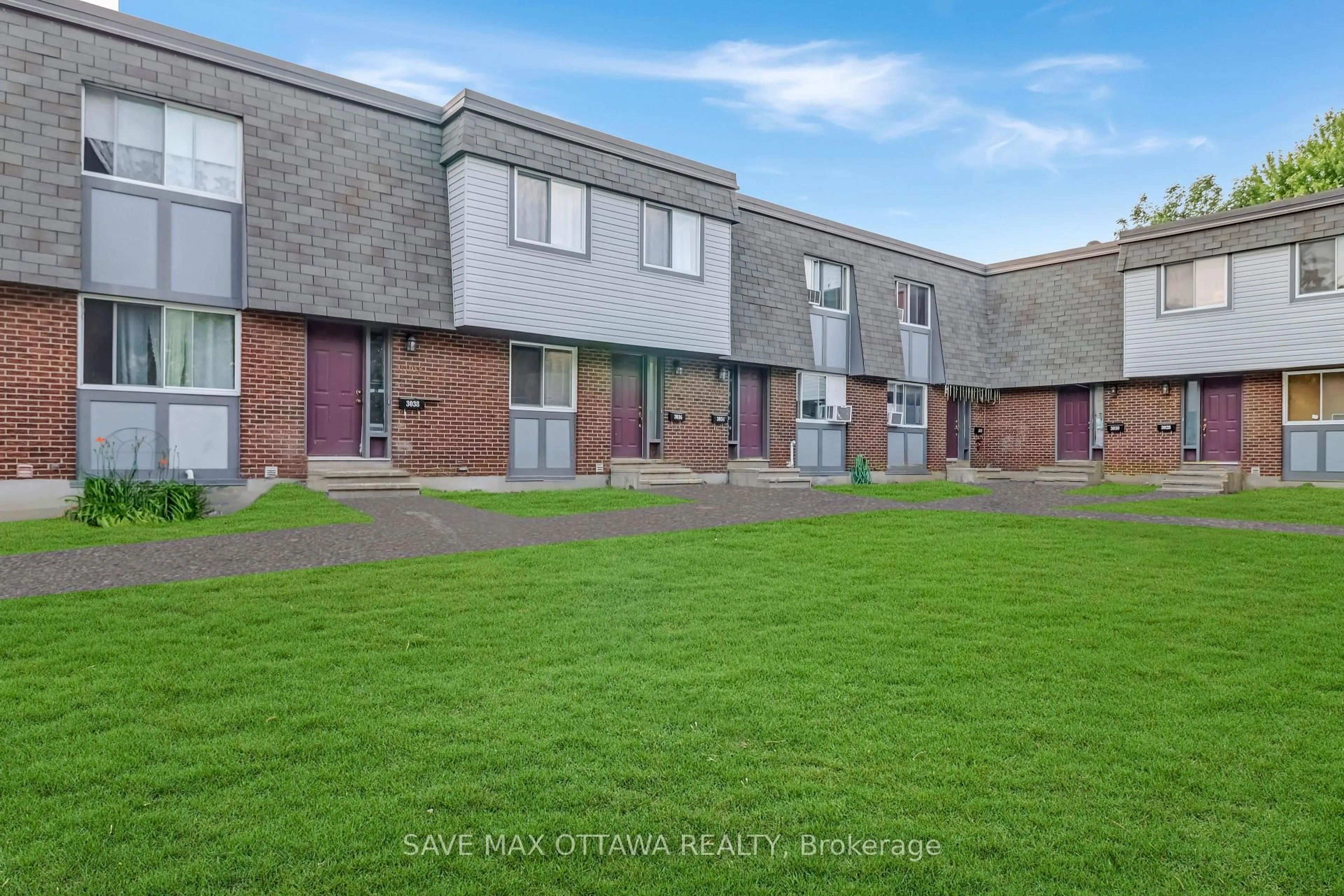 A pic from outside/outdoor area/front of a property/back of a property/a pic from drone, building for 3036 Fairlea Cres #-, Ottawa Ontario K1V 8T7