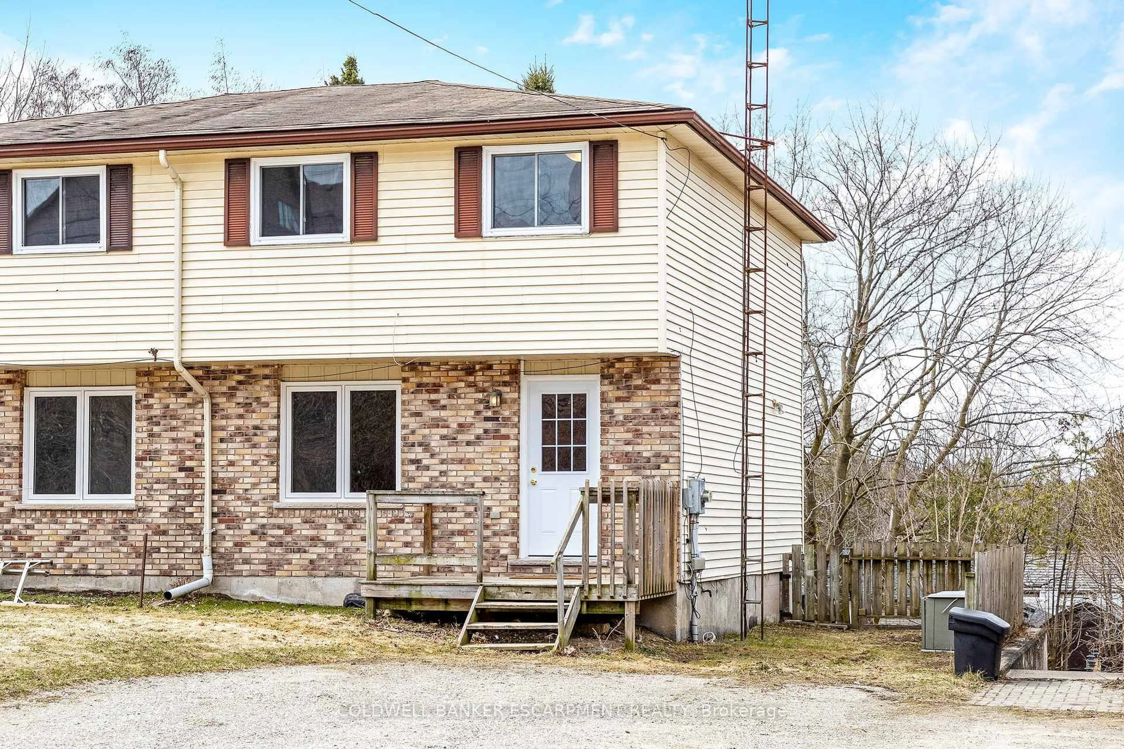 Home with brick exterior material, building for 407 Main St, Guelph/Eramosa Ontario N0B 2K0