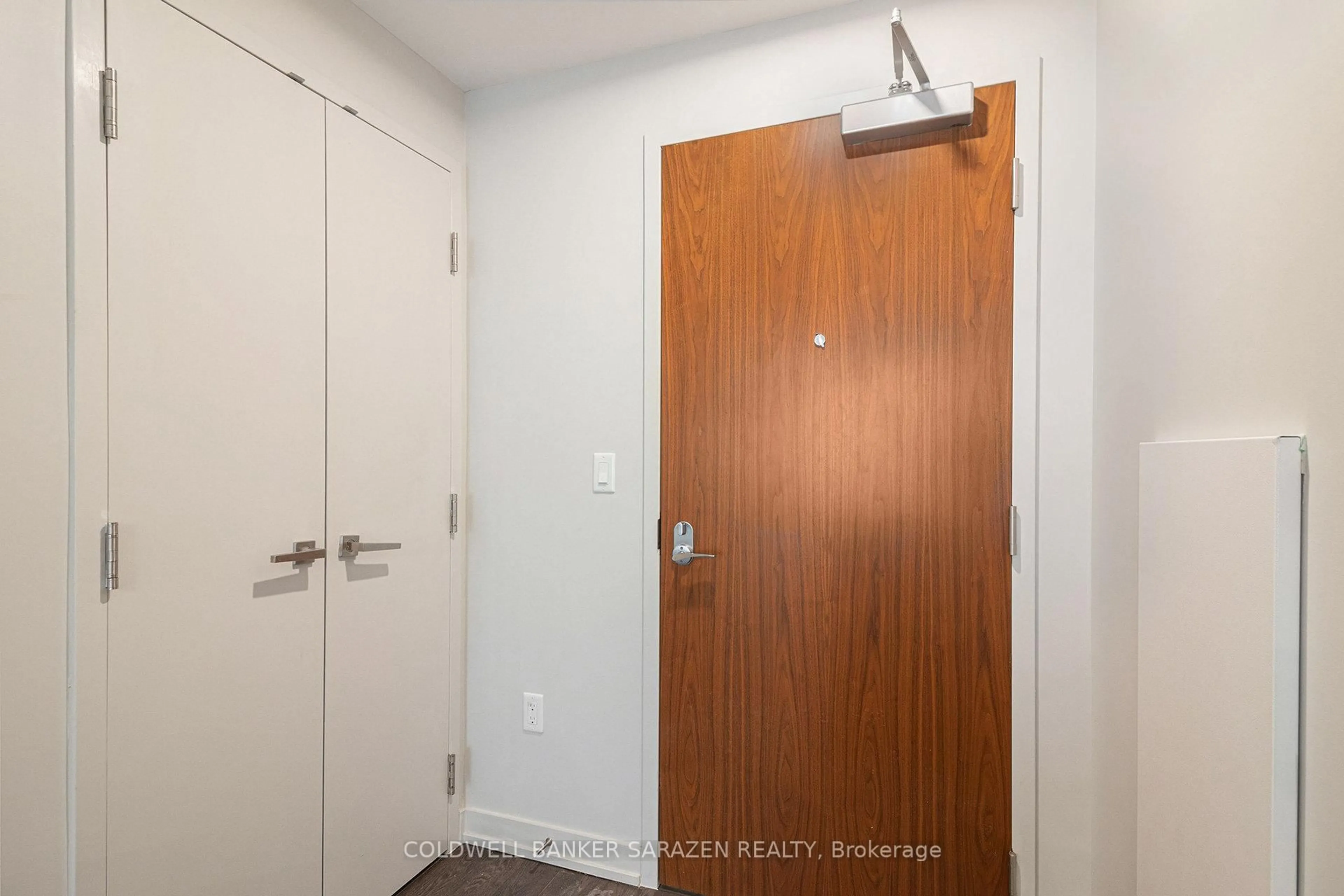 Indoor entryway for 101 Queen St #808, Ottawa Ontario K1P 0B7