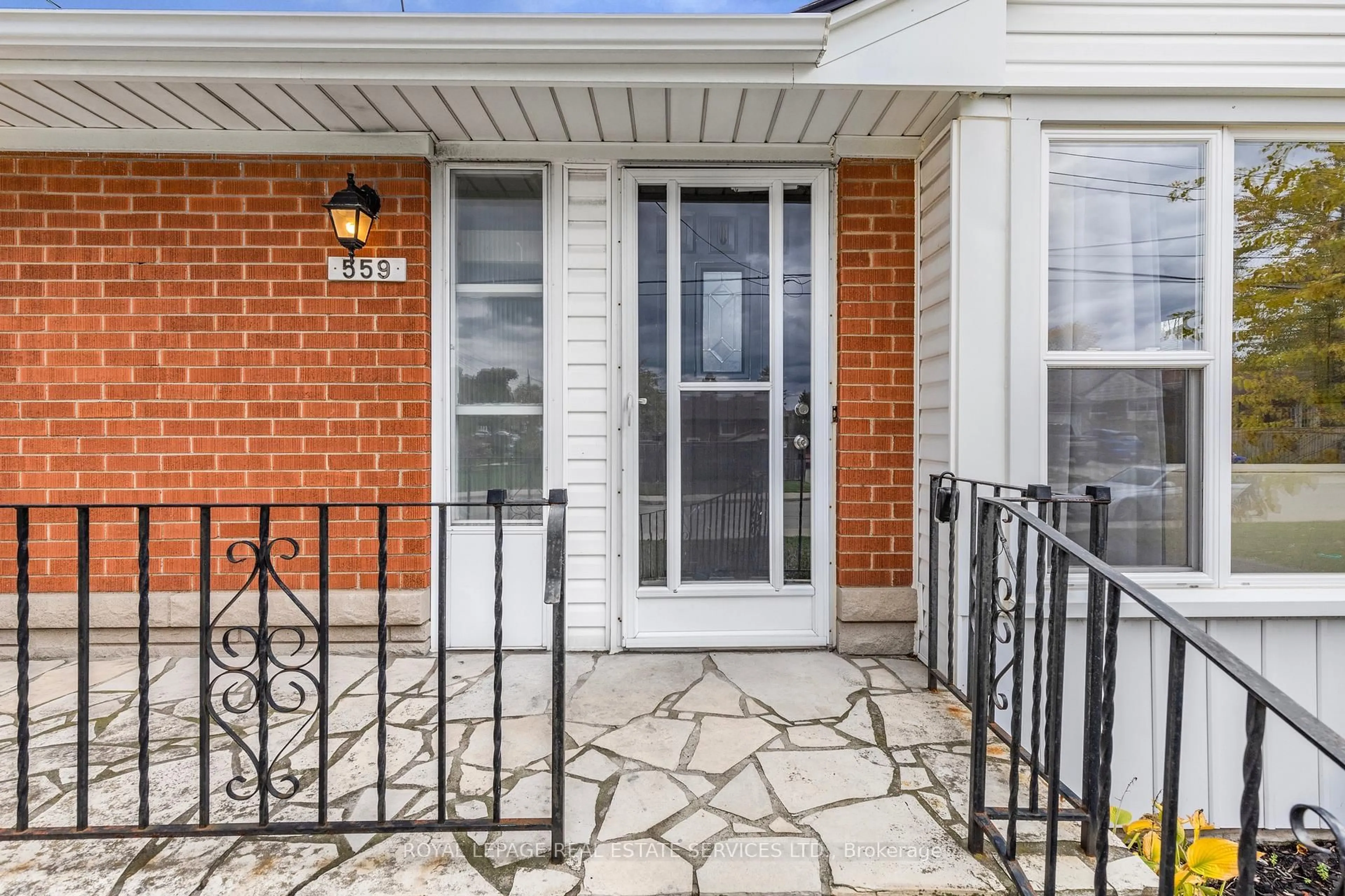 Unknown for 559 East 27th St, Hamilton Ontario L8V 3H4