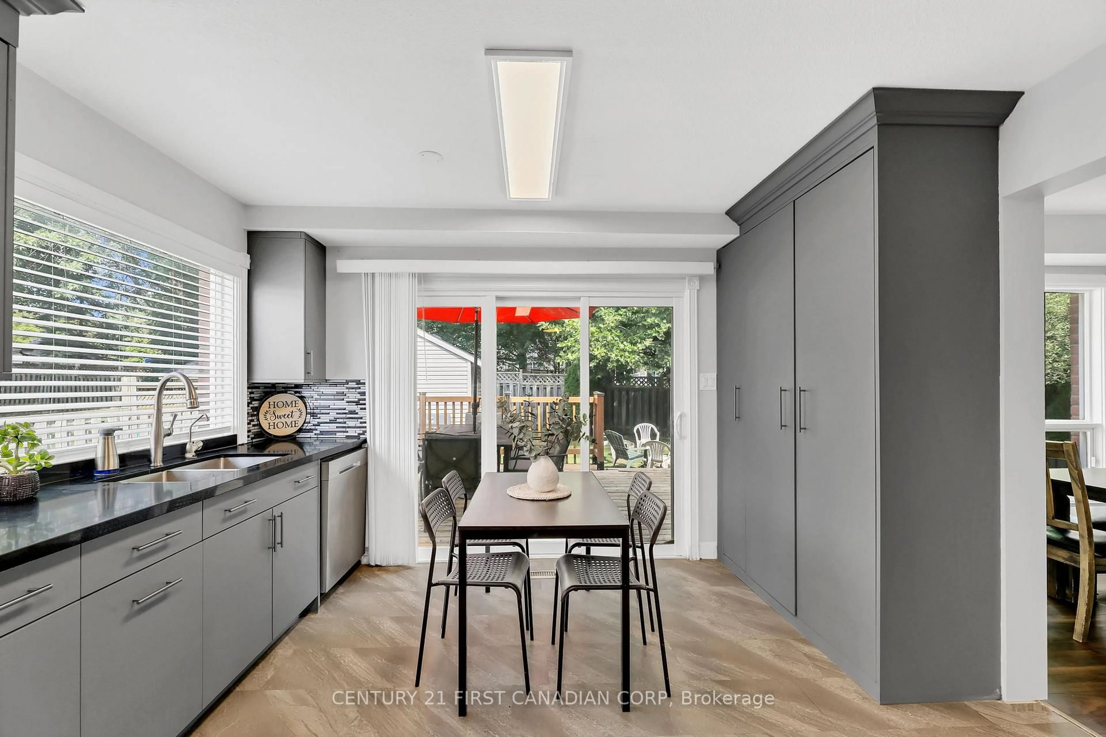 Contemporary kitchen, unknown for 777 Guildwood Blvd, London North Ontario N6H 5G2