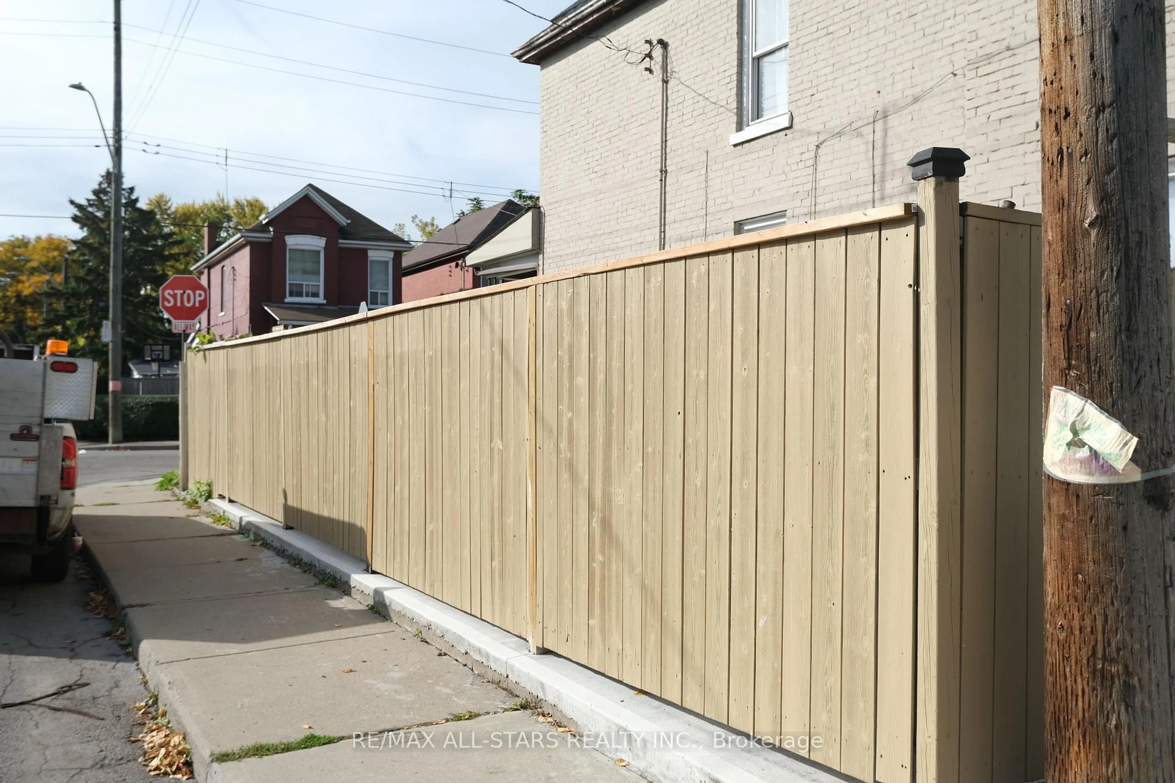 A pic from outside/outdoor area/front of a property/back of a property/a pic from drone, street for 75 Keith St, Hamilton Ontario L8L 3S2