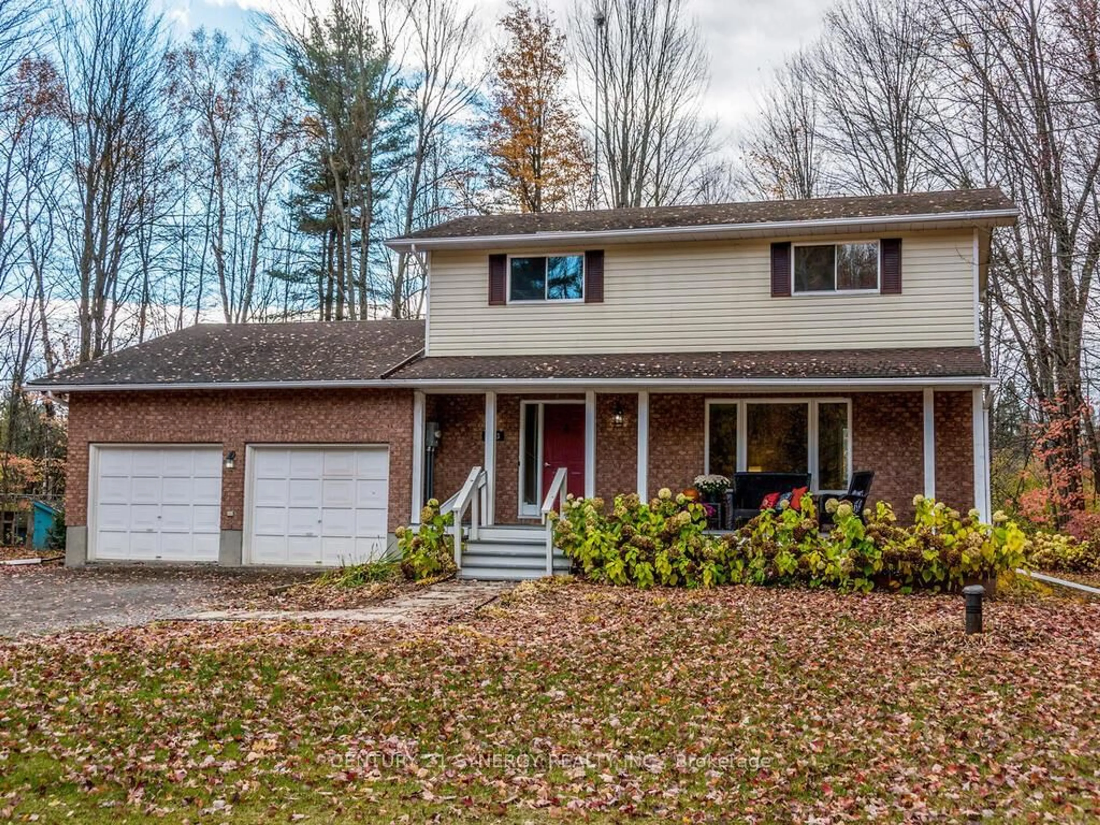 Home with vinyl exterior material, street for 1423 Diamondview Rd, Carp Ontario K0A 1L0
