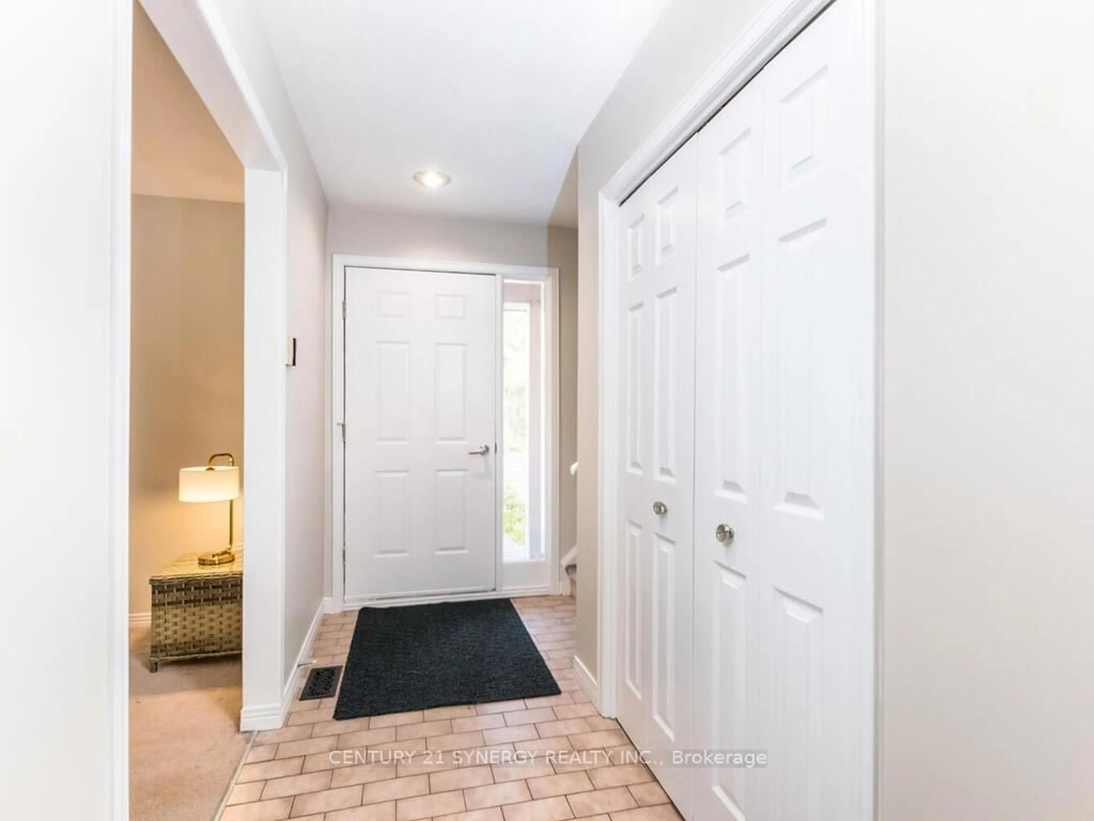Indoor entryway for 1423 Diamondview Rd, Carp Ontario K0A 1L0