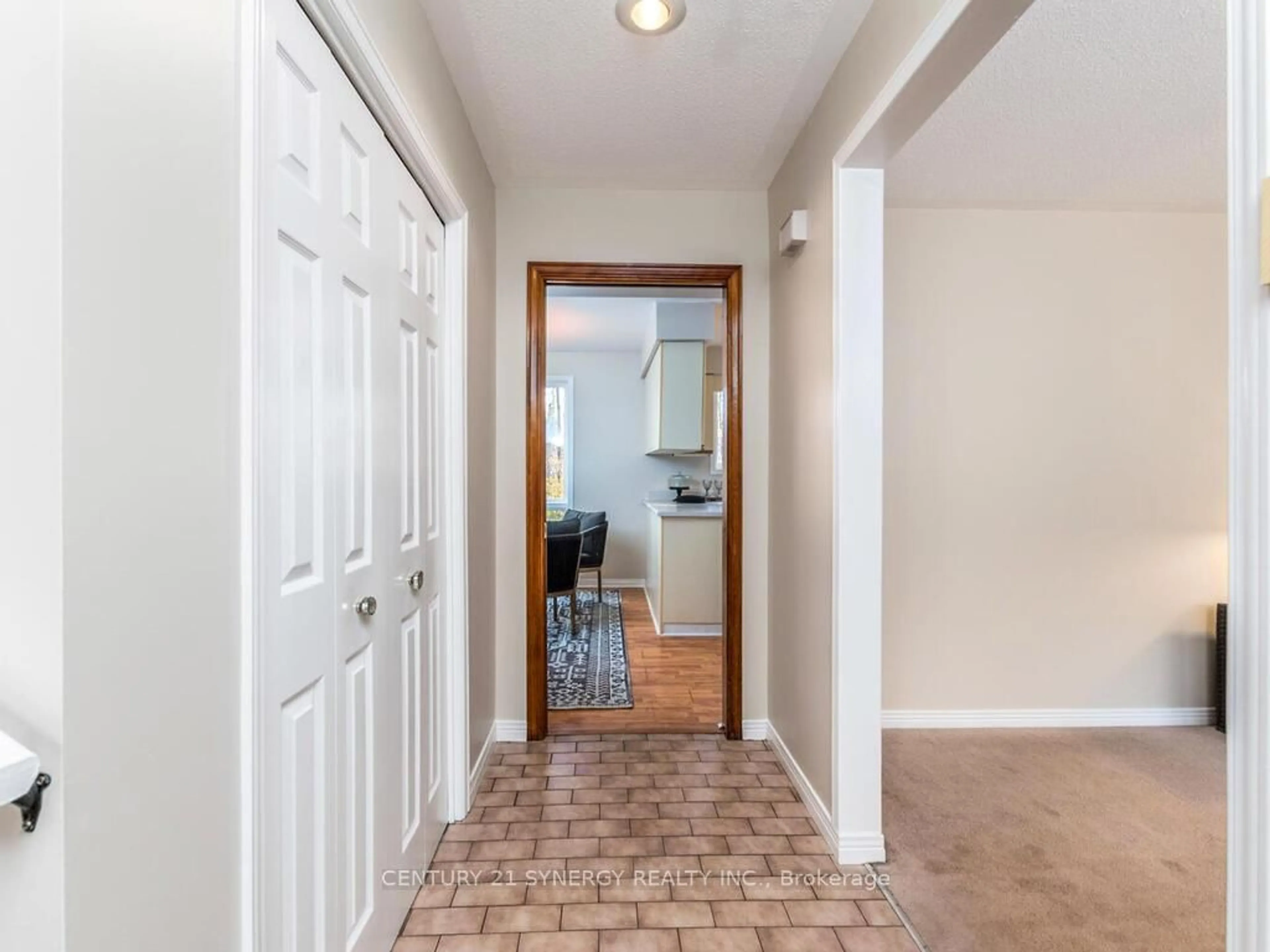 Indoor entryway for 1423 Diamondview Rd, Carp Ontario K0A 1L0