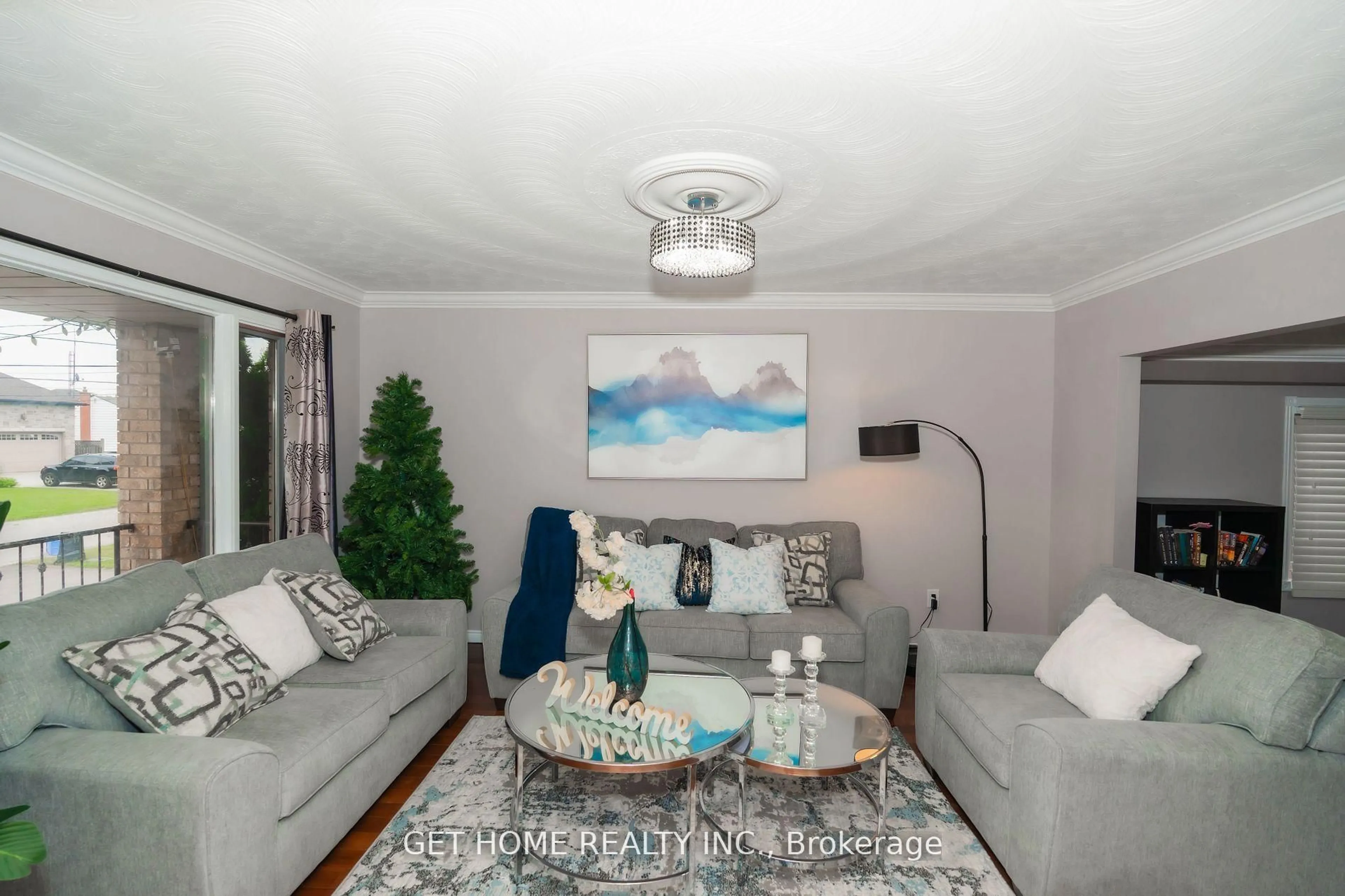 Living room with furniture, unknown for 111 AUBREY Ave, Hamilton Ontario L8J 2T2