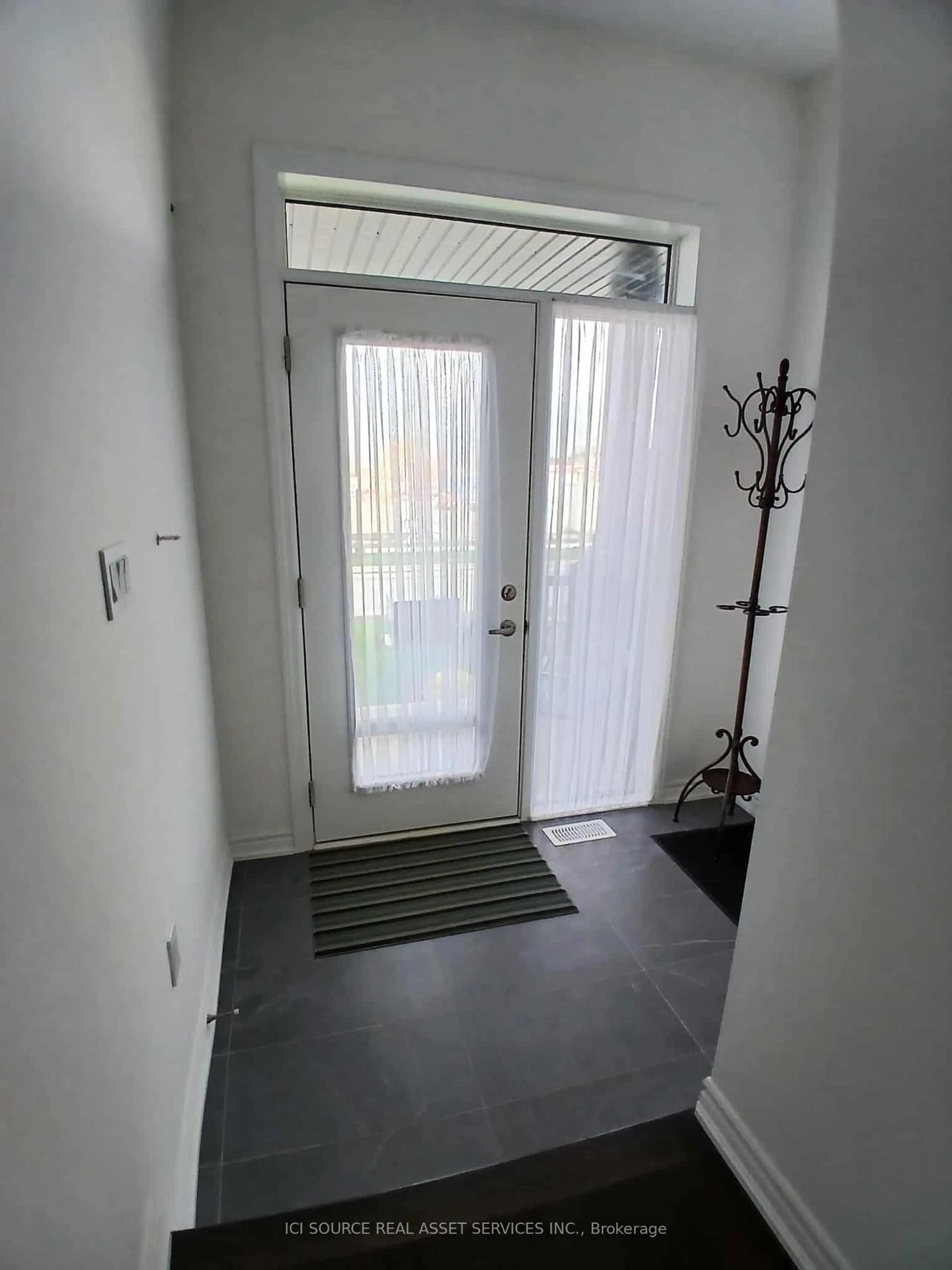 Indoor entryway for 26 Orr Ave, Erin Ontario N0B 1T0