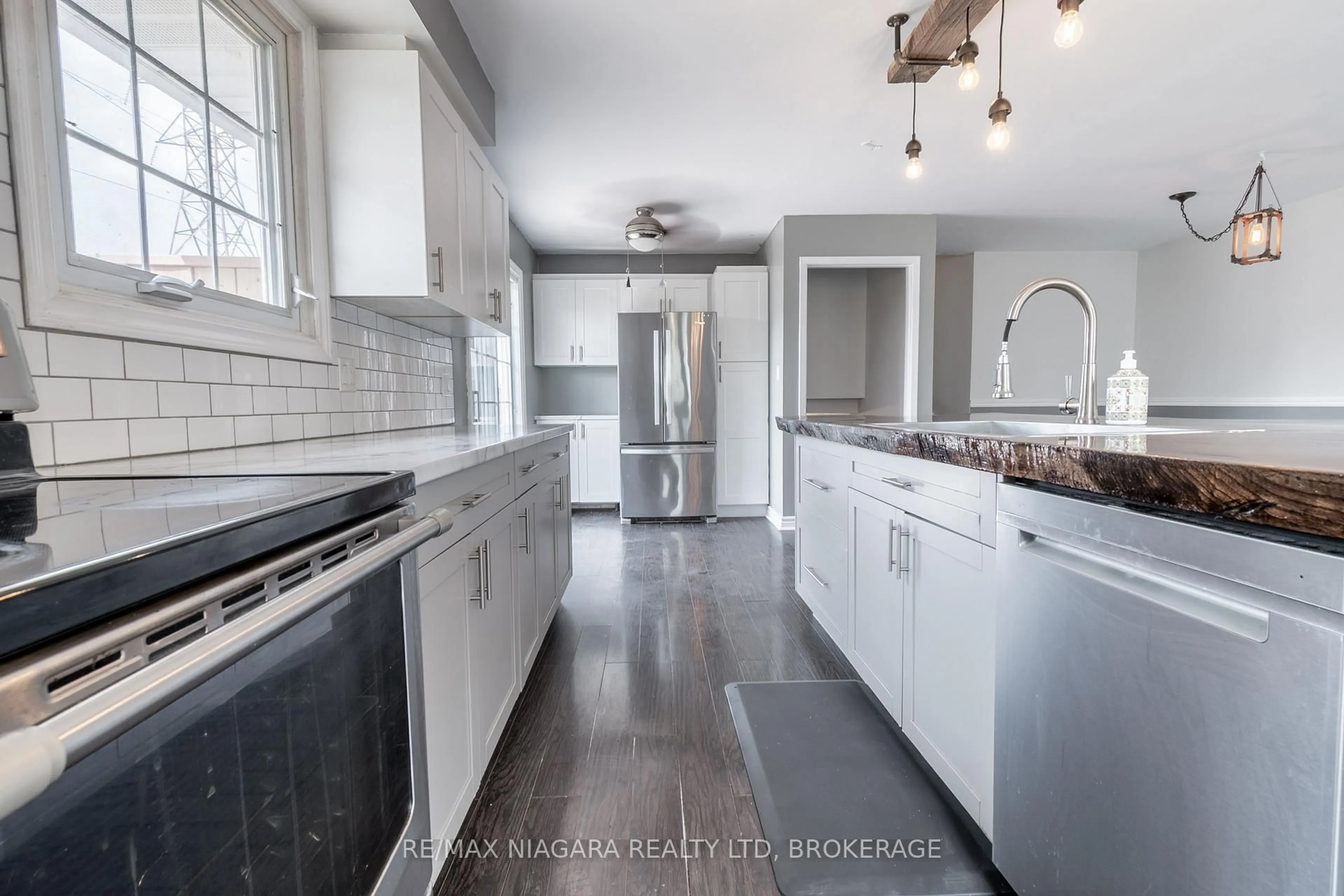 Open concept kitchen, ceramic/tile floor for 49 Autumn Pl, St. Catharines Ontario L2P 2W6