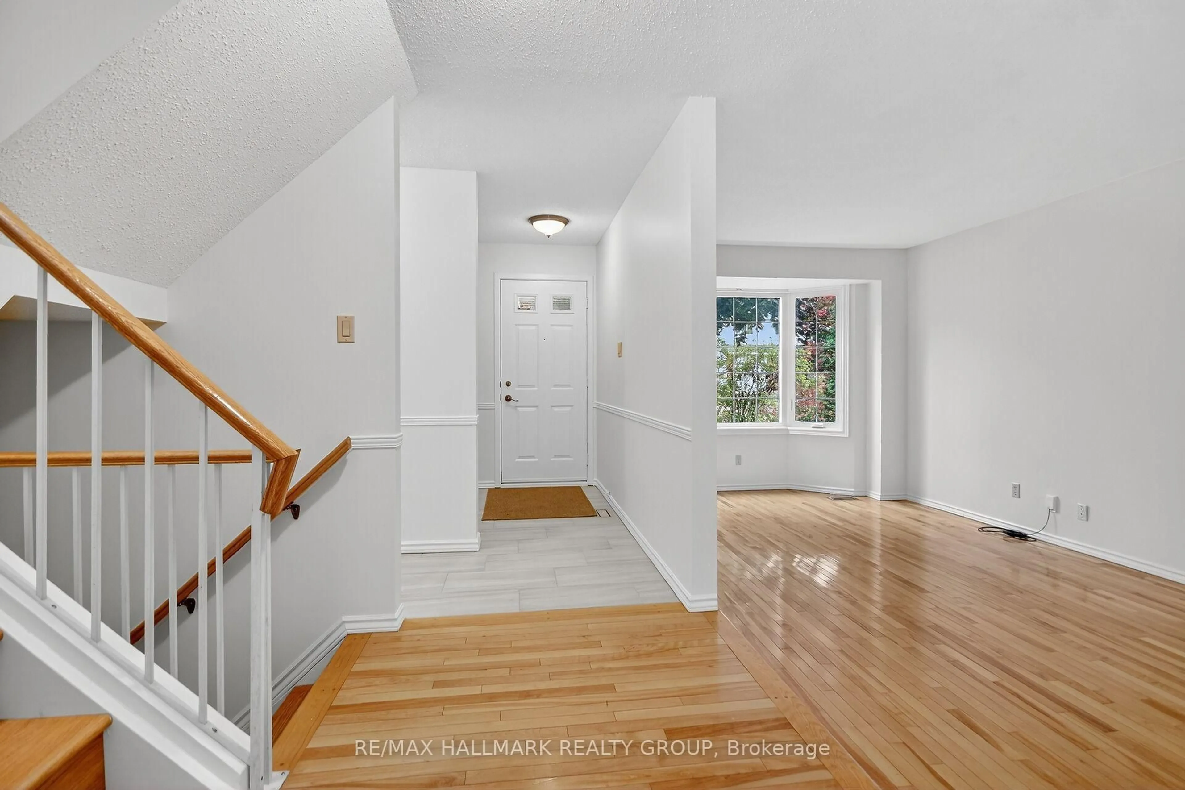 Indoor entryway for 32 Pheasant Run Dr, Nepean Ontario K2J 2R2