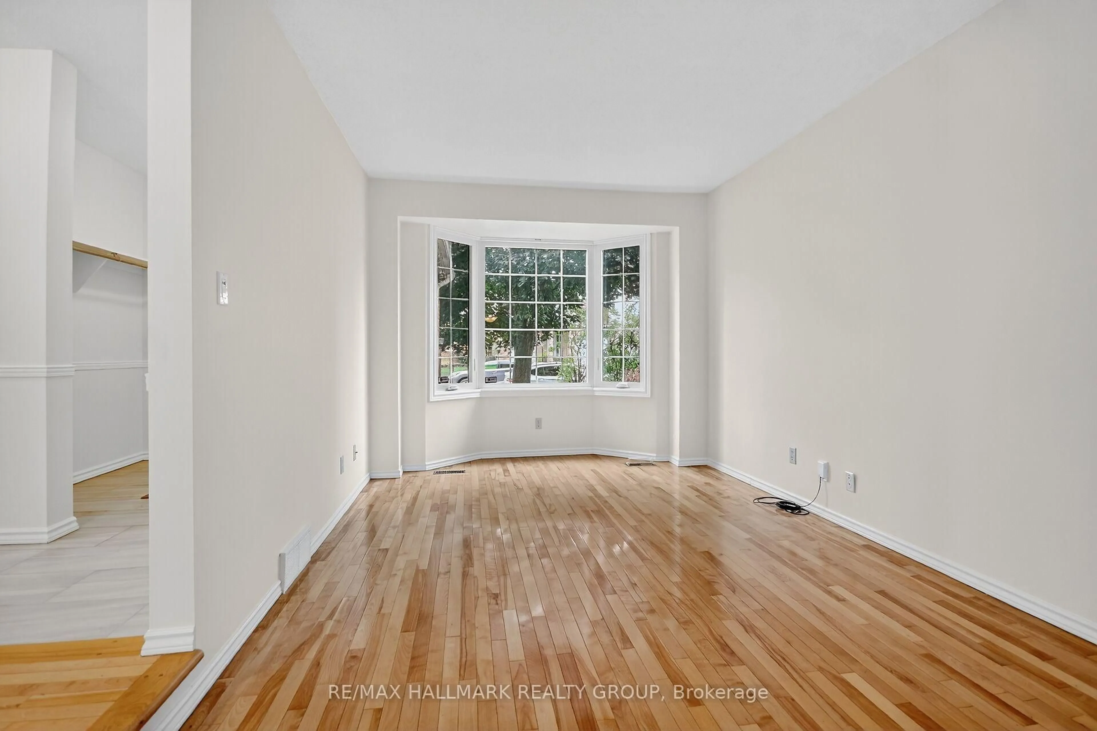 Unknown for 32 Pheasant Run Dr, Nepean Ontario K2J 2R2