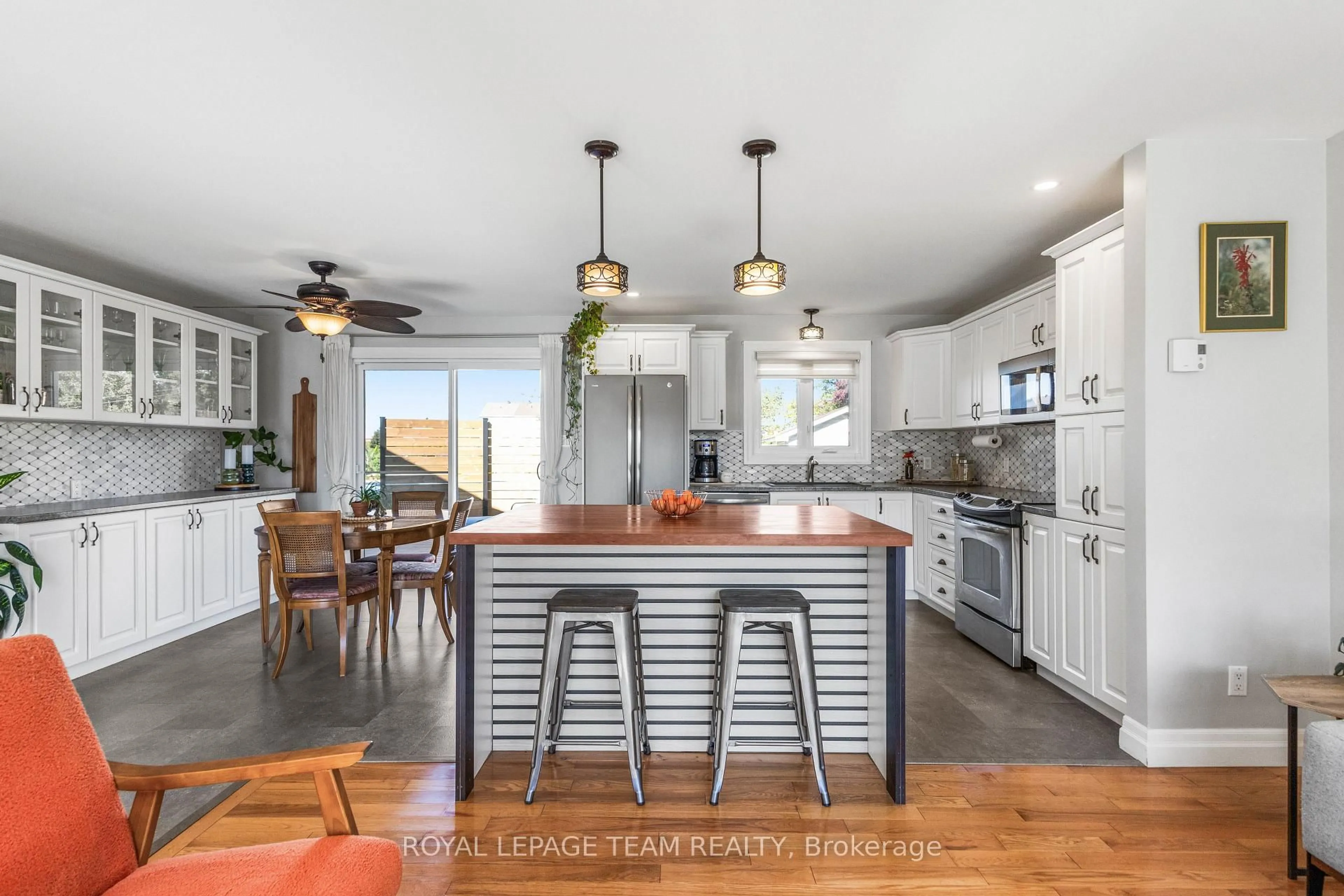 Open concept kitchen, unknown for 1965 Patricia St, Clarence-Rockland Ontario K4K 1B2