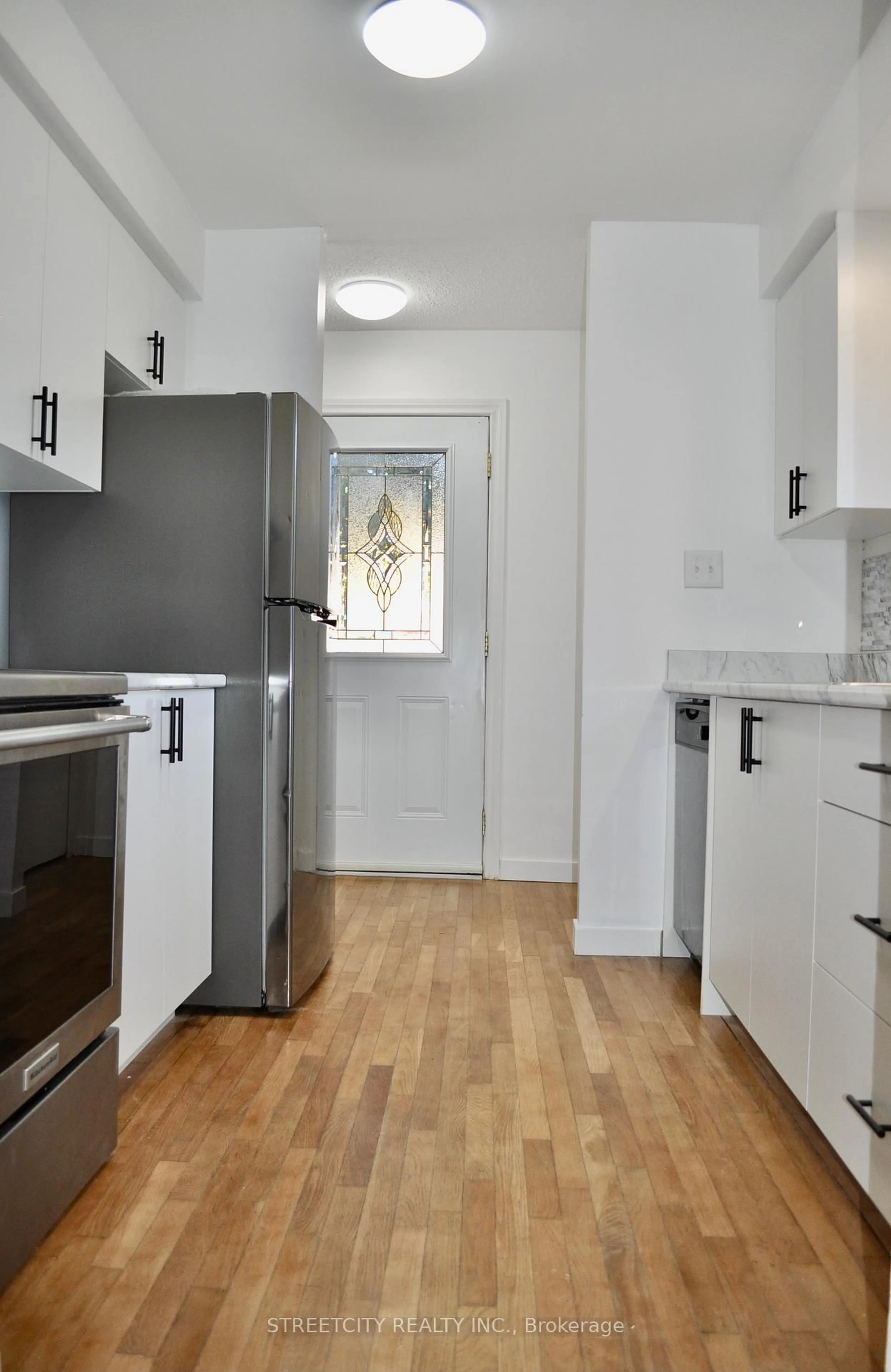 Standard kitchen, unknown for 371 Speight Blvd, London East Ontario N5V 3J8