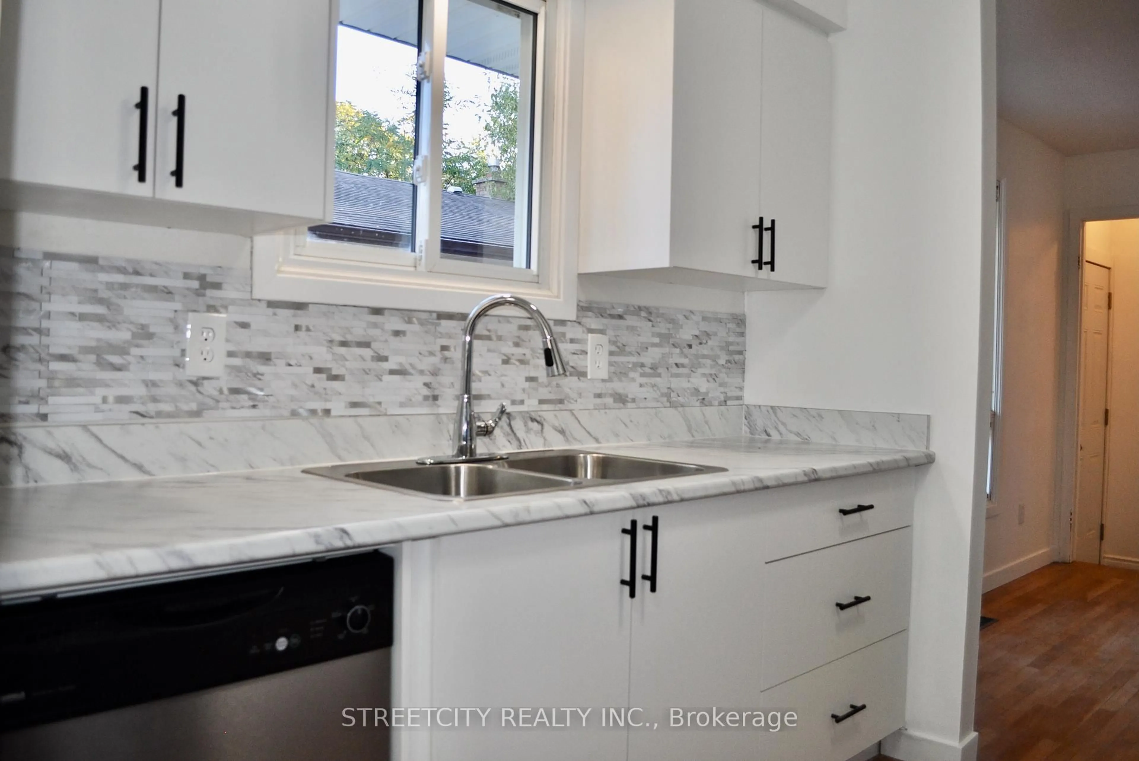 Unknown for 371 Speight Blvd, London East Ontario N5V 3J8