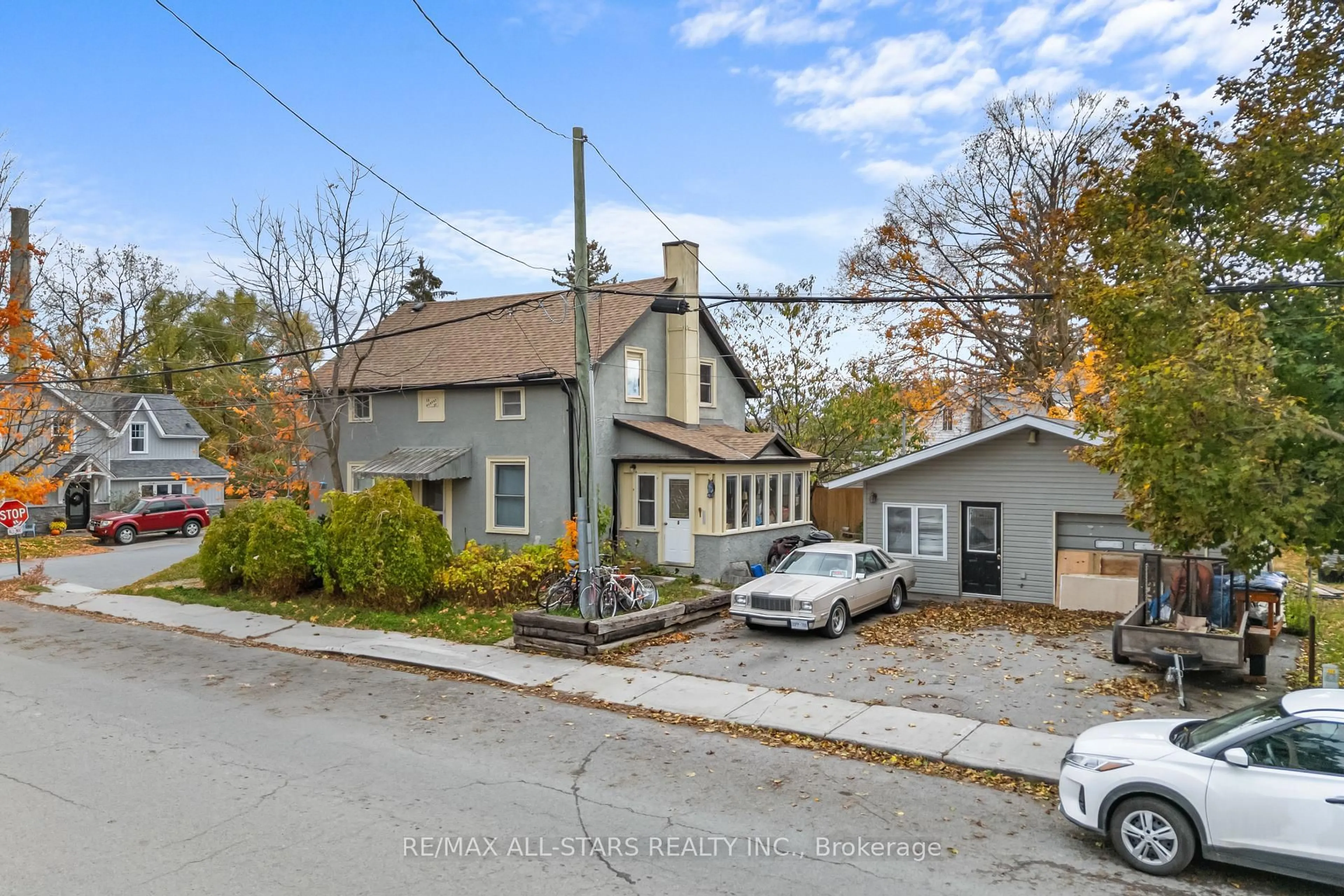 A pic from outside/outdoor area/front of a property/back of a property/a pic from drone, street for 15 Albert St, Selwyn Ontario K0L 2H0