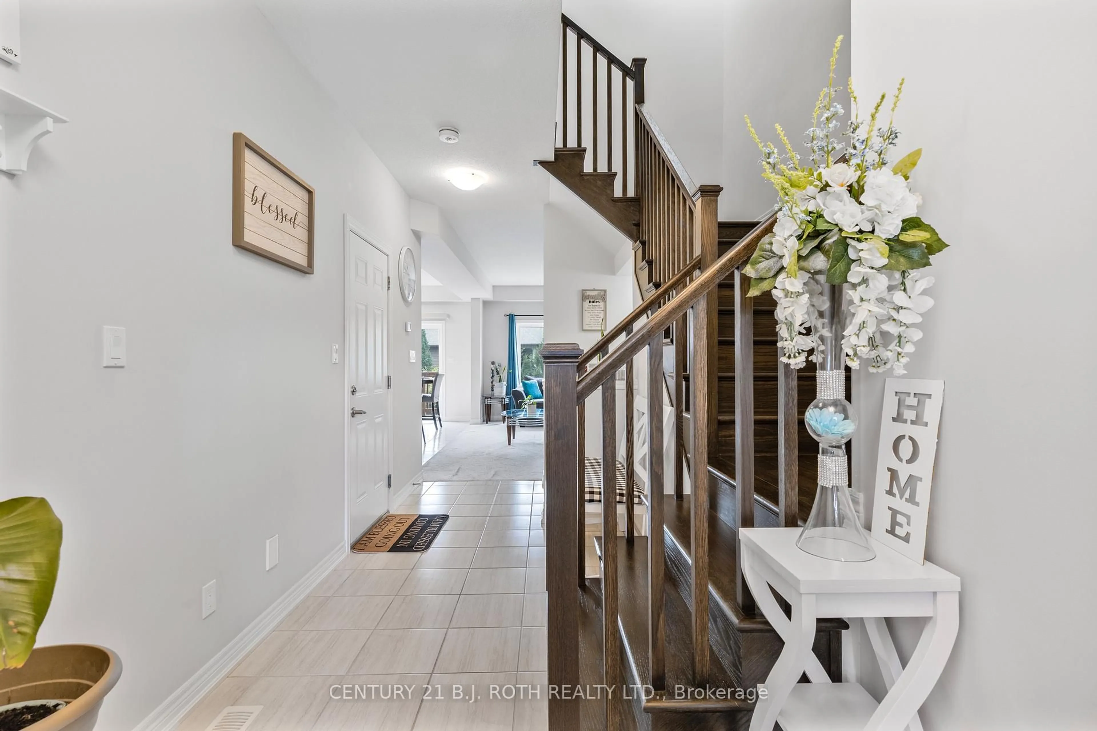 Indoor entryway for 66 Severino Circ, West Lincoln Ontario L0R 2A0