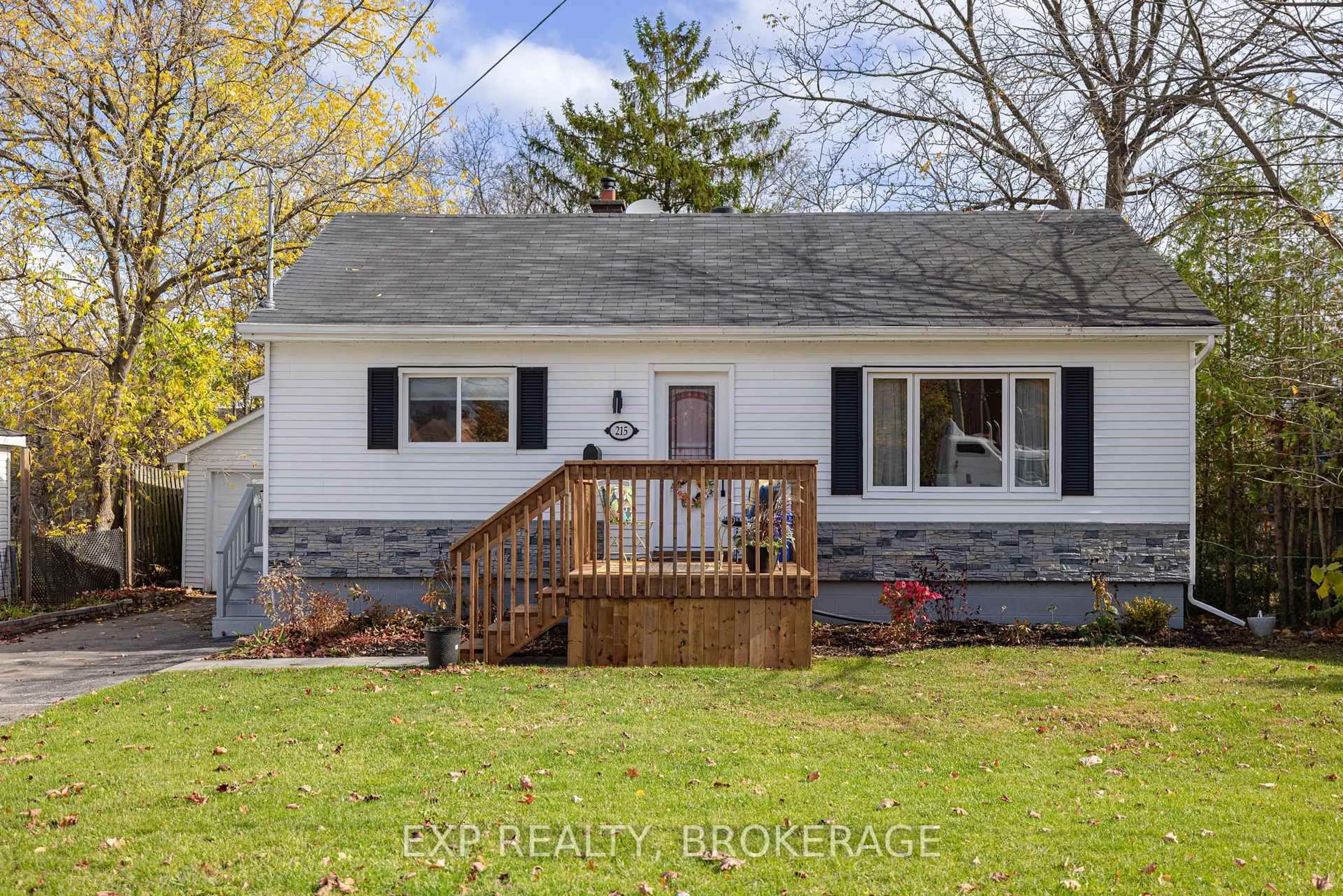 Unknown for 215 Victoria Ave, Gananoque Ontario K7G 2S3