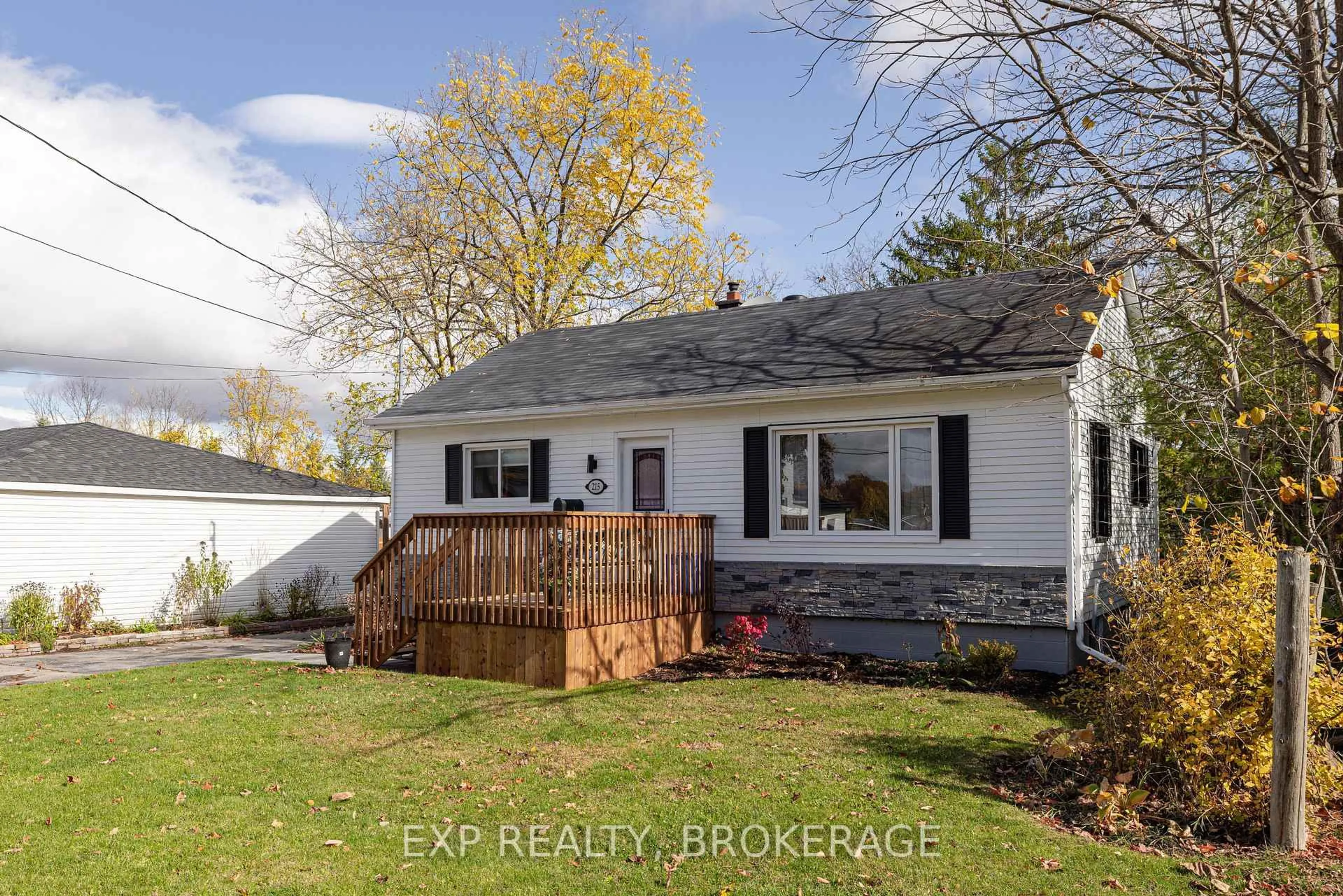 A pic from outside/outdoor area/front of a property/back of a property/a pic from drone, street for 215 Victoria Ave, Gananoque Ontario K7G 2S3