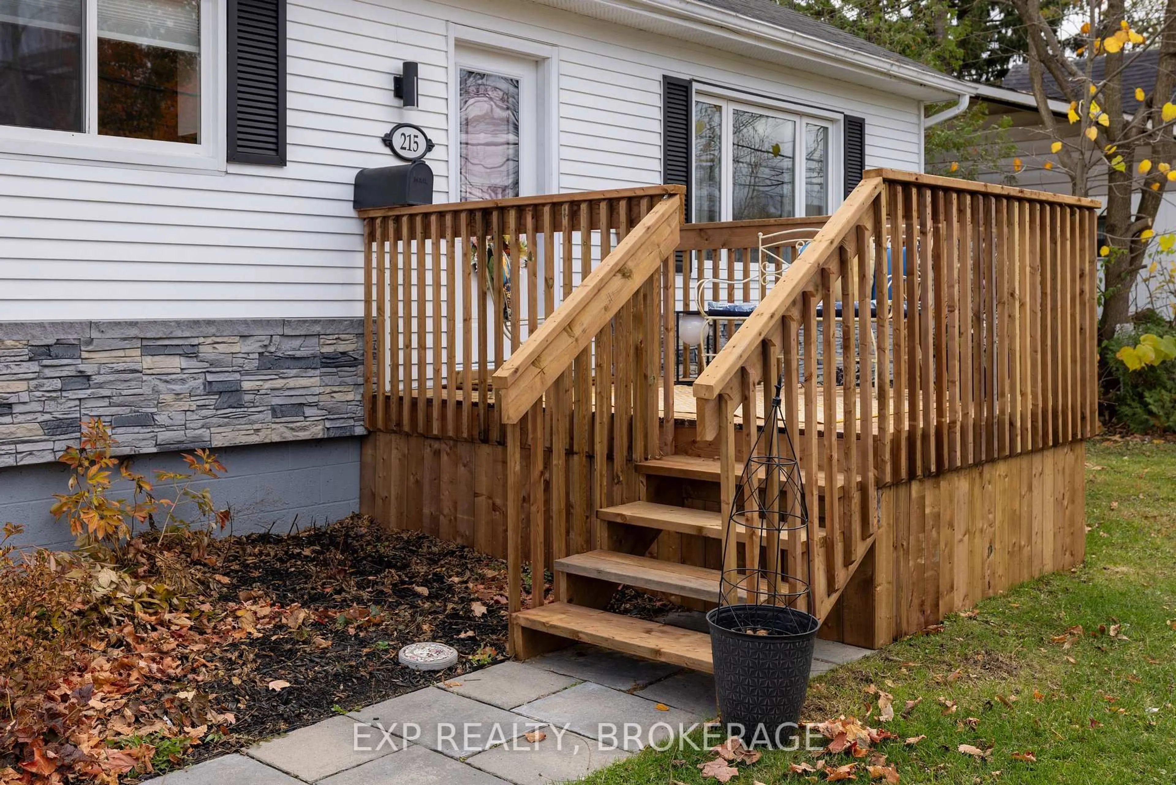 Unknown for 215 Victoria Ave, Gananoque Ontario K7G 2S3