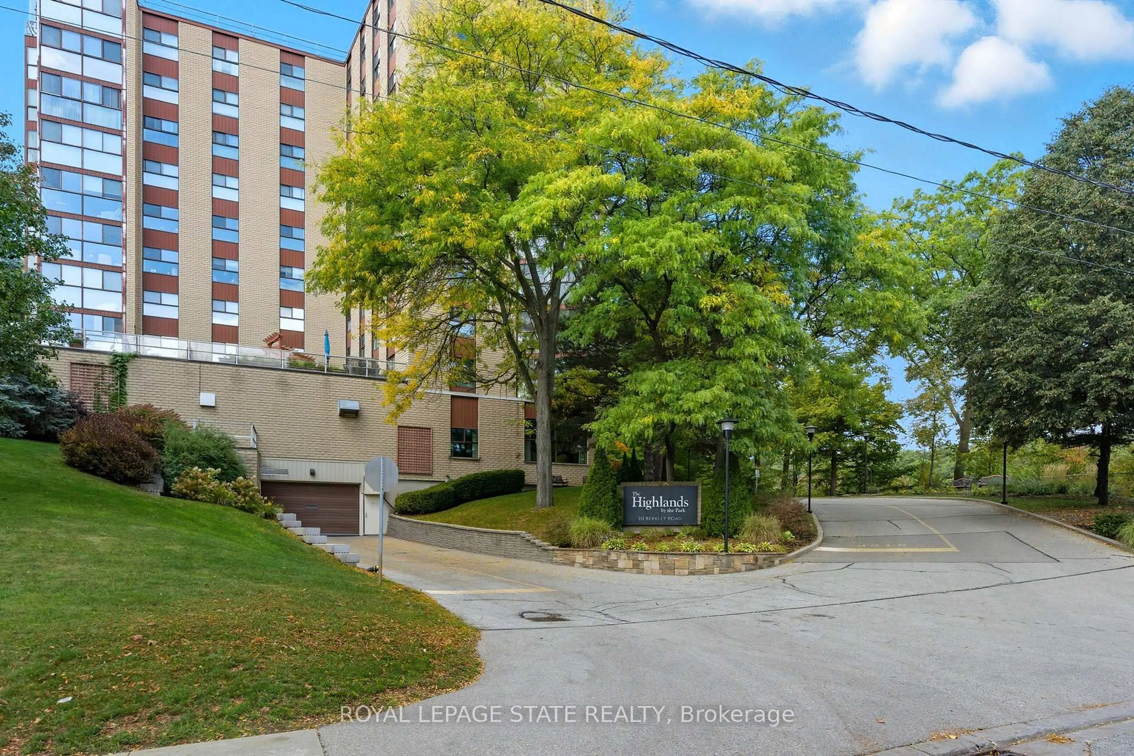 Patio, street for 20 Berkley St #702, Cambridge Ontario N1S 4S8