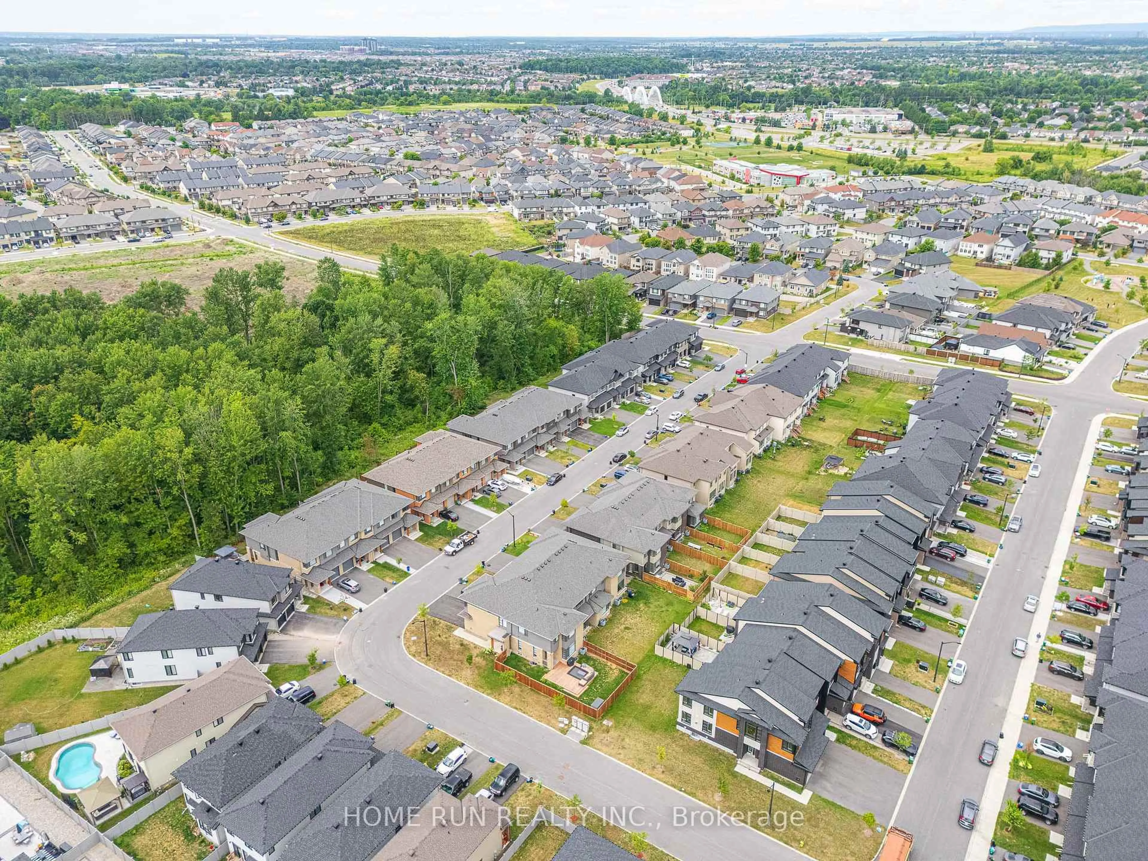 A pic from outside/outdoor area/front of a property/back of a property/a pic from drone, street for 1016 EIDER St, Ottawa Ontario K4M 1B2