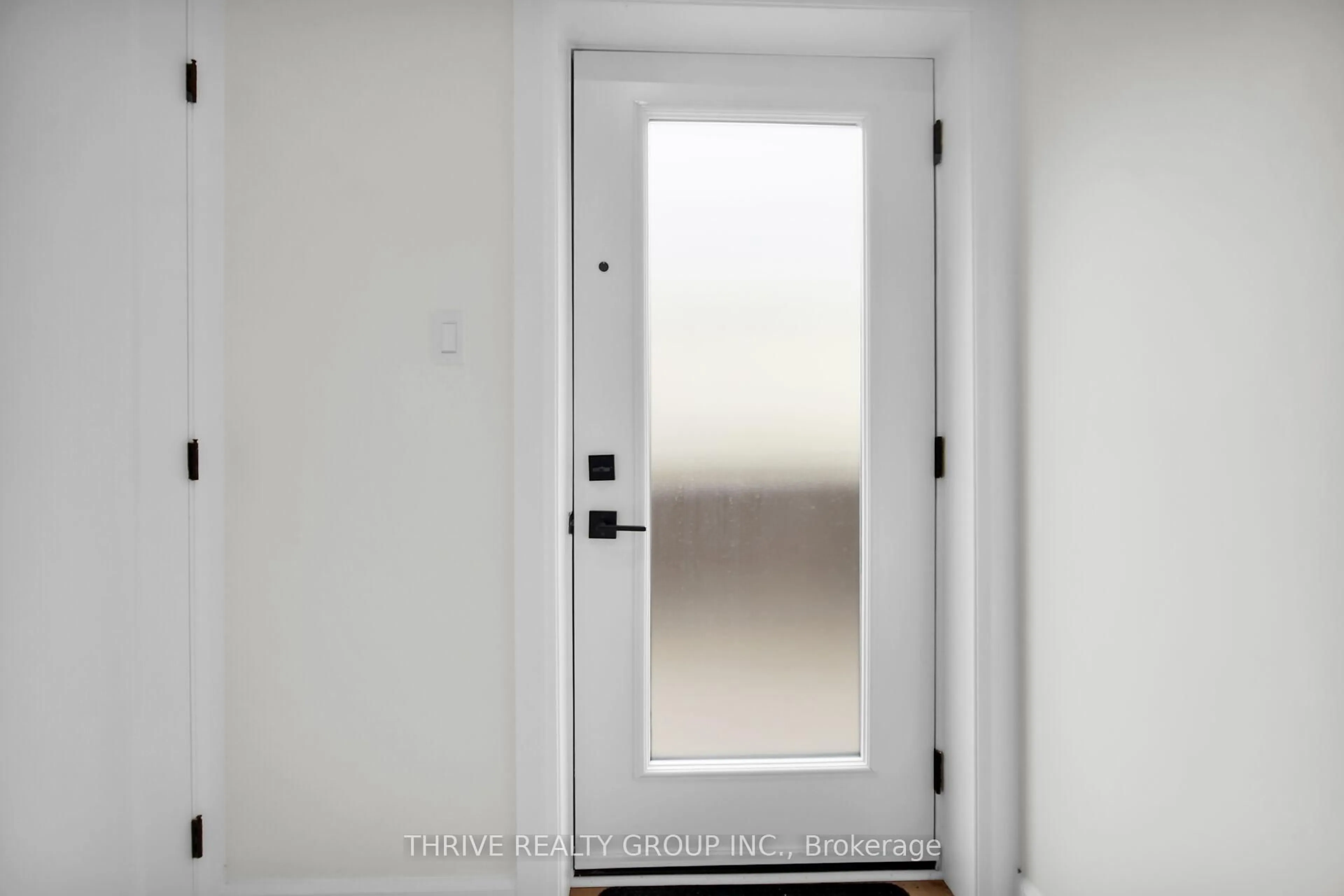 Indoor entryway for 74 CHURCH St #2, Stratford Ontario N5A 2R2